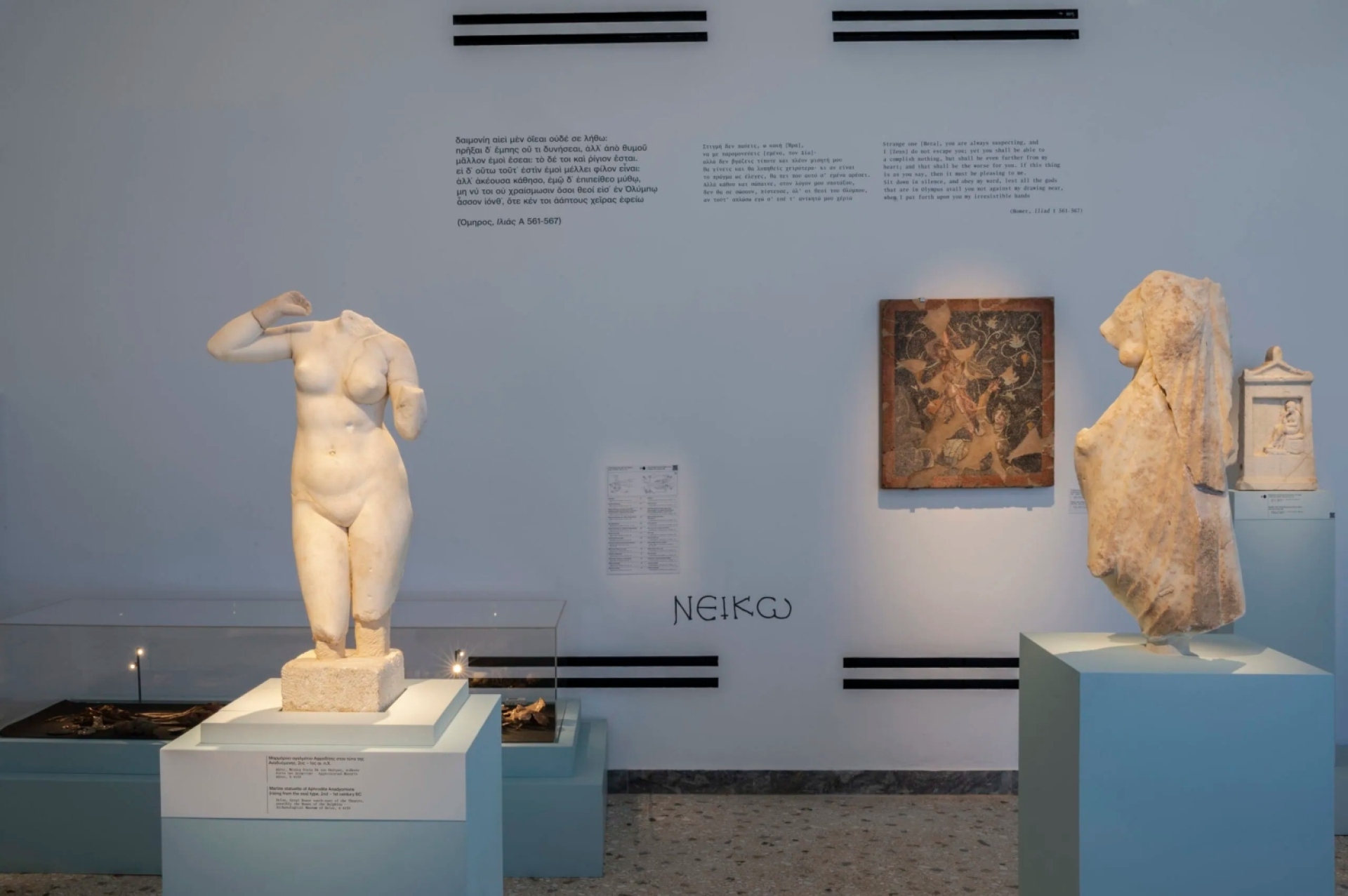 Η έκθεση «Κυκλαδίτισσες» στη Σαντορίνη