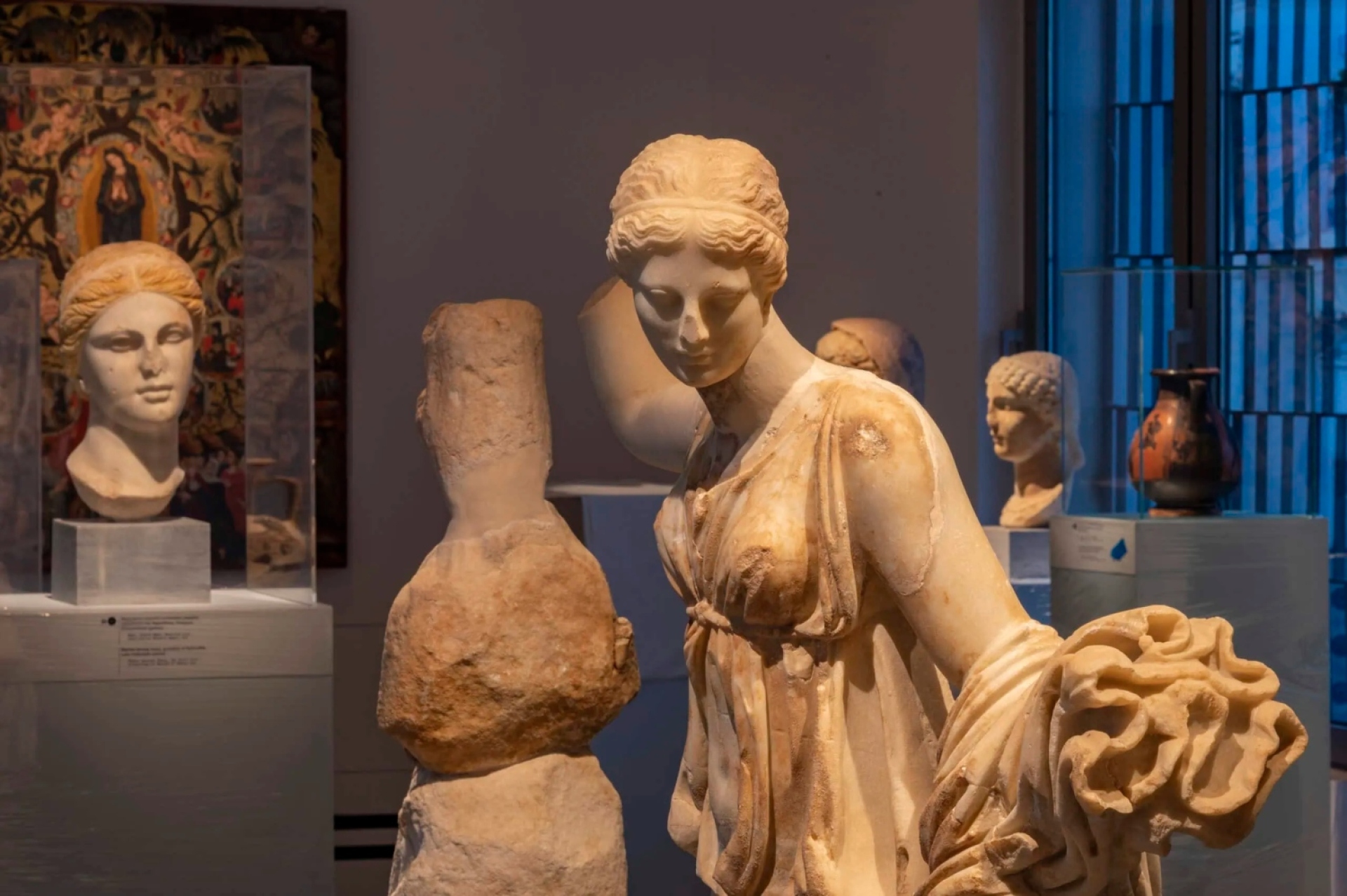 Η έκθεση «Κυκλαδίτισσες» στη Σαντορίνη