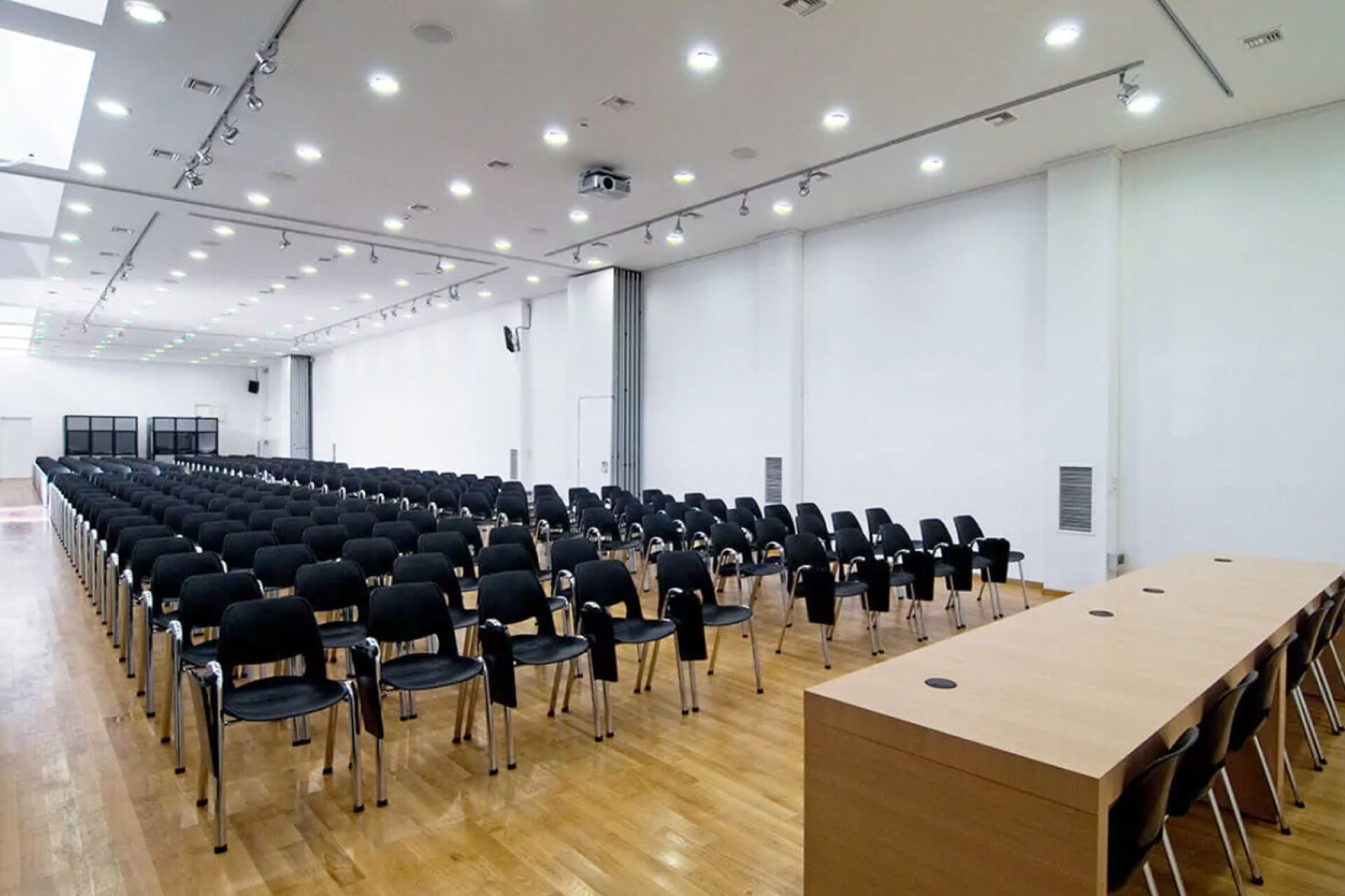 Αίθουσα Συνεδριάσεων στο κτίριο Φρύνιχος
