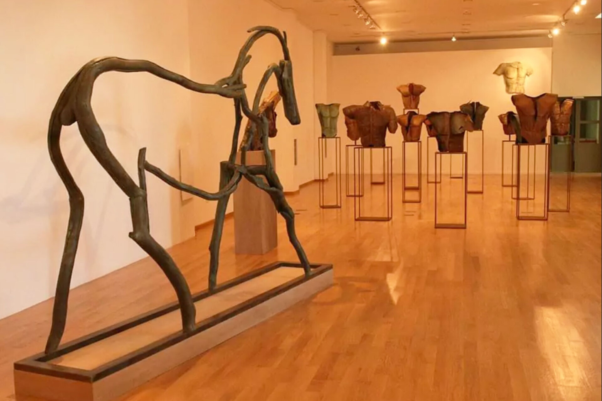 Έργα της Αλεξάνδρας Αθανασιάδη από την εικαστική έκθεση «Θώρακες και Άλογα», 2007