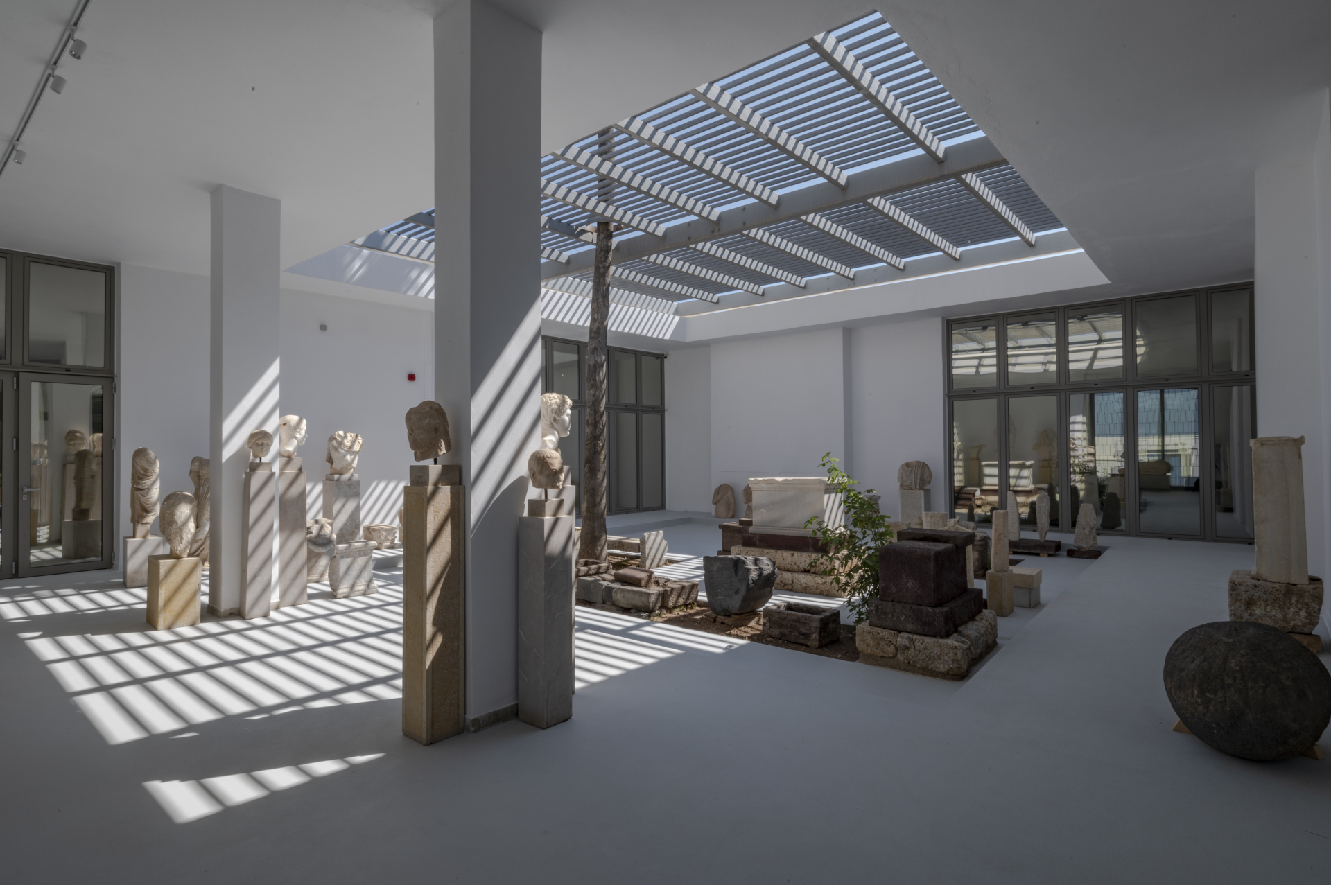 «Κυκλαδίτισσες: Άγνωστες ιστορίες γυναικών των Κυκλάδων»