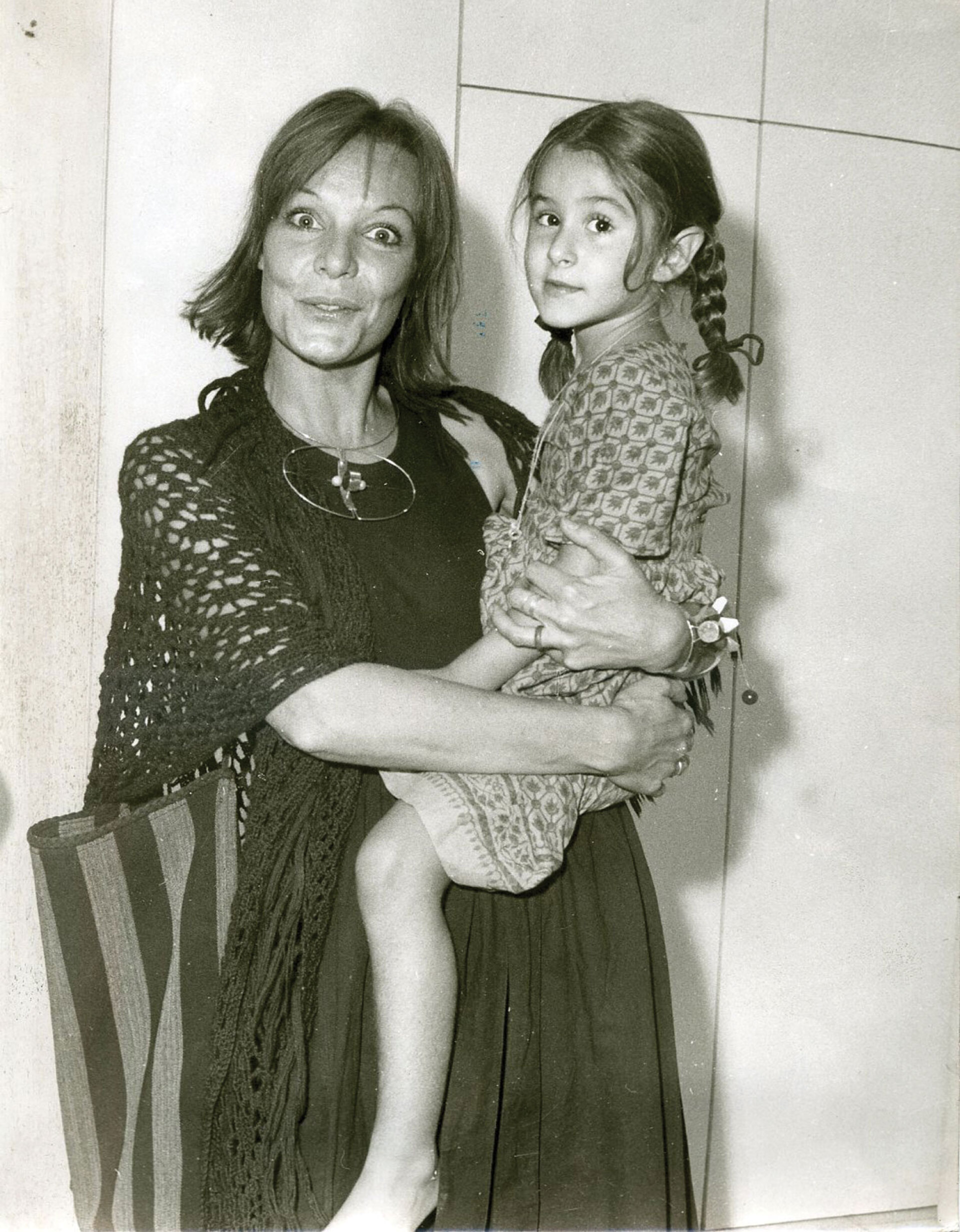 Η Ντο αγκαλιά με την Δάφνη Ζουμπουλάκη