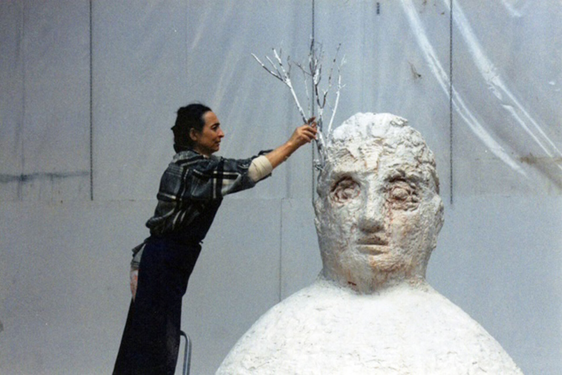 Η Βάνα Ξένου στο εργαστήριό της το 2000