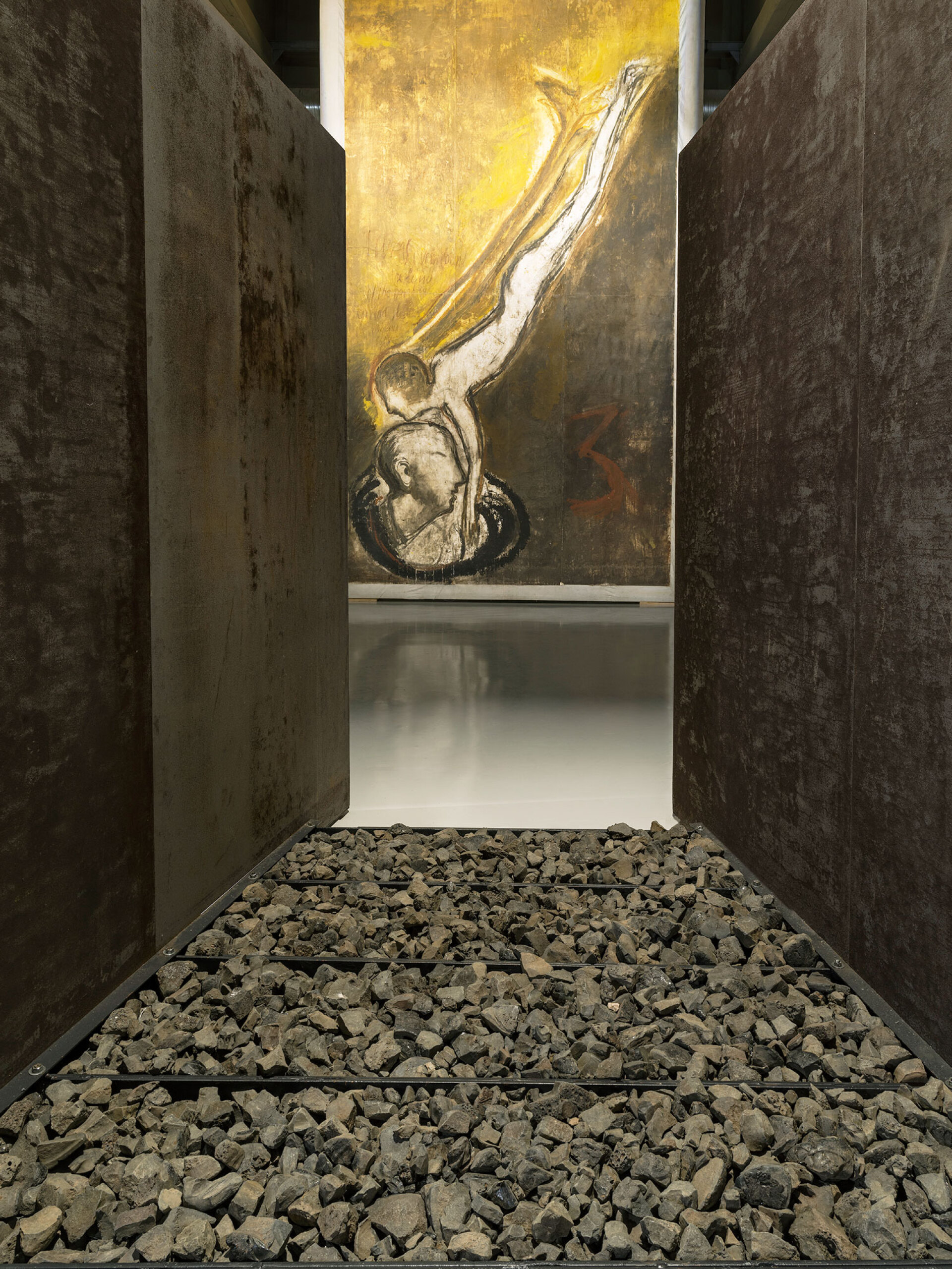 Η «Κάθοδος της Περσεφόνης» δεσπόζει στο χώρο του Ίρις με το εντυπωσιακό της μέγεθος