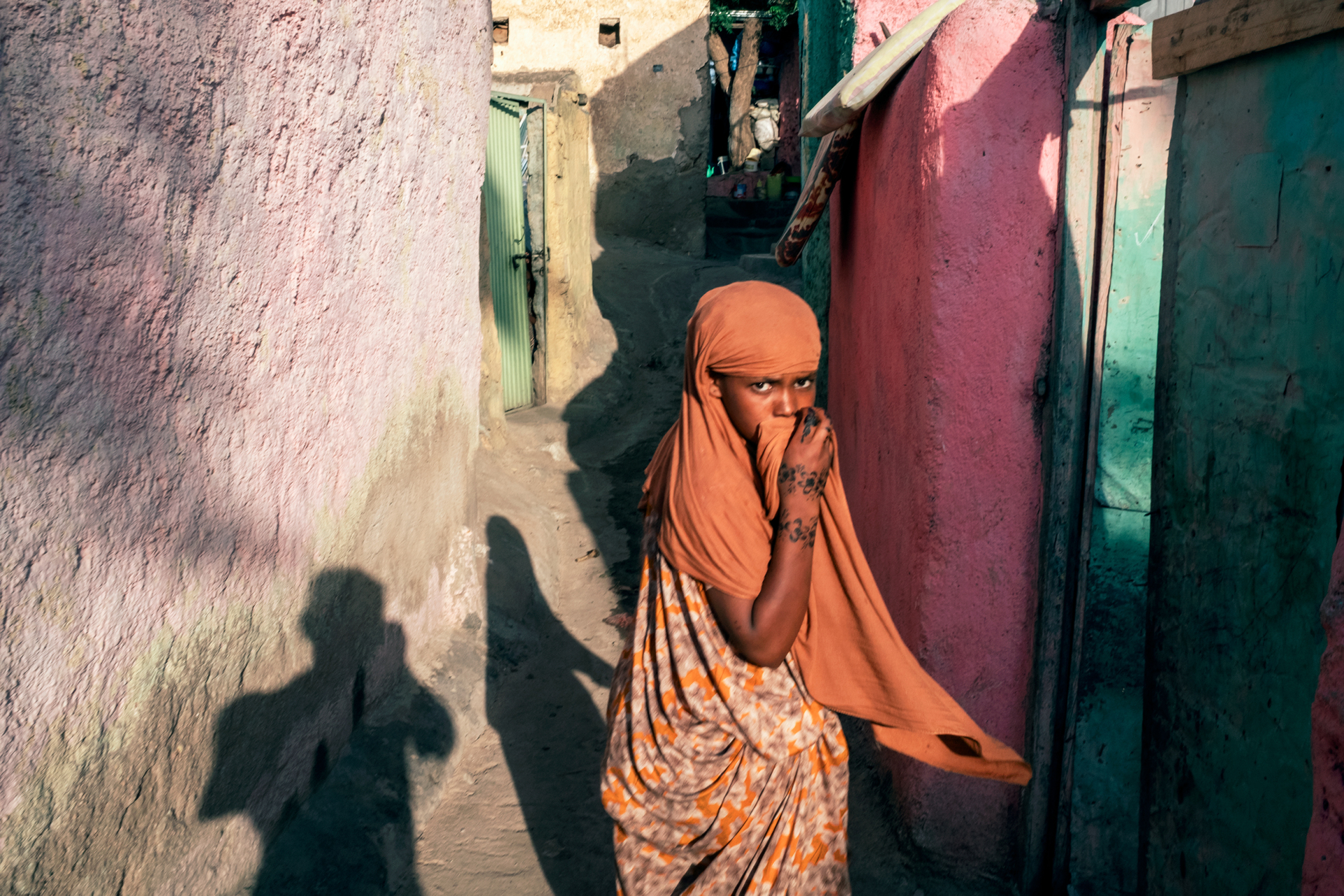 Κώστας Δελχάς: Οδοιπορικό στις σκιές και τα χρώματα της ανατολικής Αιθιοπίας