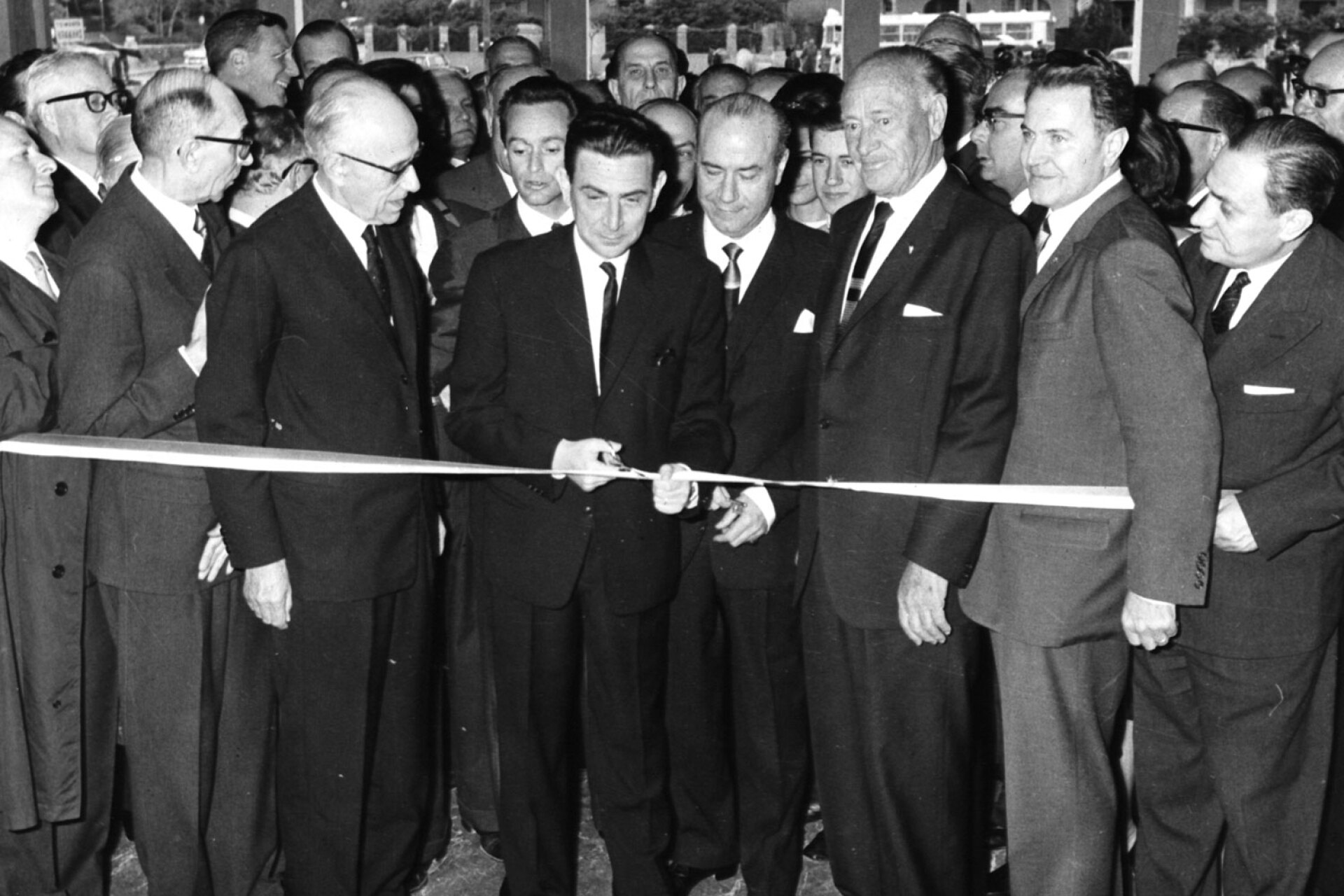 Τελετή εγκαινίων του Athens Hilton, 1963/Το Χίλτον της Αθήνας εγκαινιάστηκε από τον υπουργό Συντονισμού Παναγή Παπαληγούρα, παρουσία του Conrad Hilton, του Στρατή Ανδρεάδη και του υφυπουργού Προεδρίας, Αχιλλέα Γεωργακόπουλου