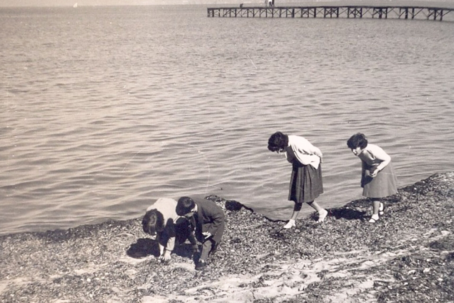 Ψάχνοντας για κοχύλια, 1958, Θεσσαλονίκη