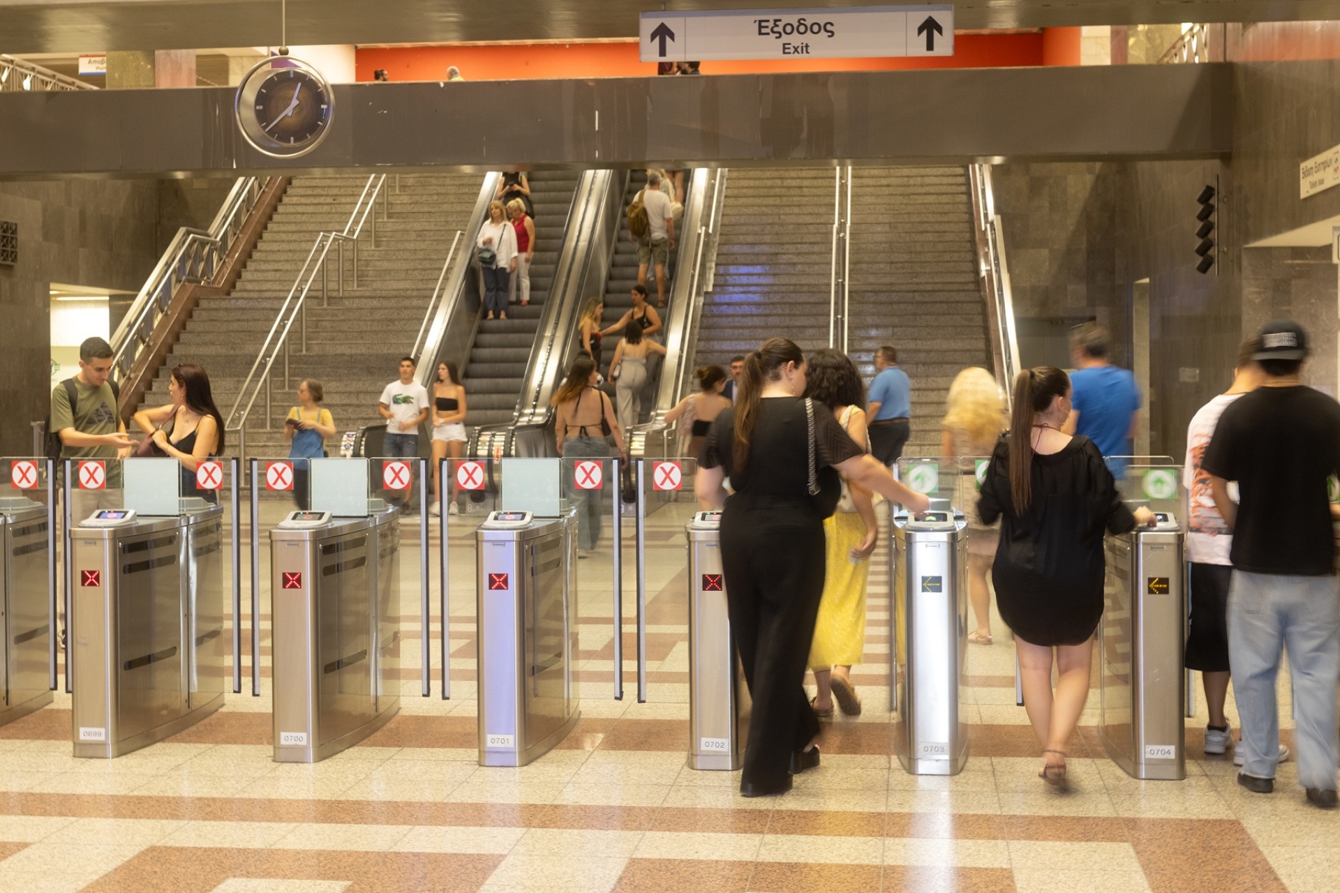 Αθήνα 24: Πώς έζησαν οι κάτοικοι της πρωτεύουσας το ολονύκτιο ωράριο των Μέσων Μαζικής Μεταφοράς