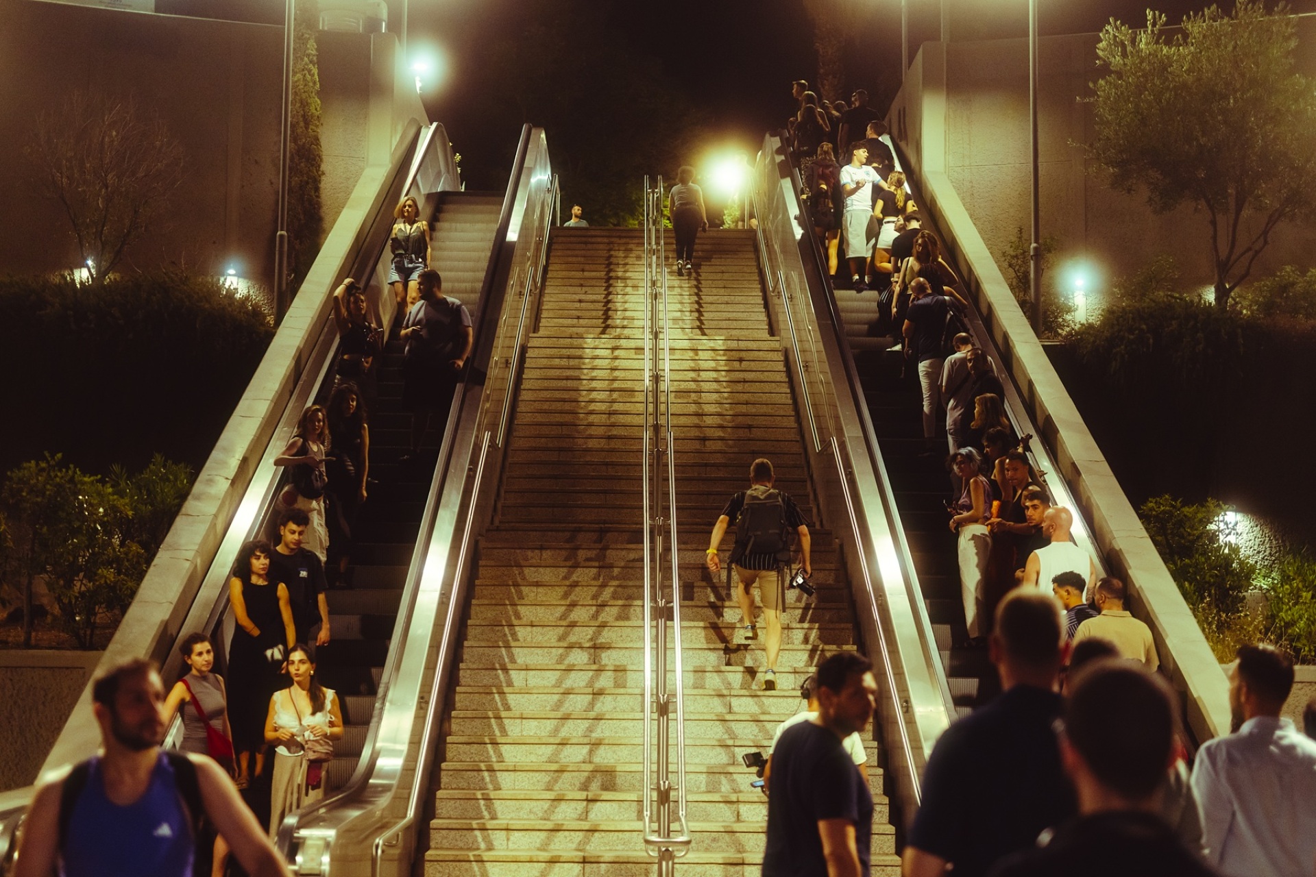 Αθήνα 24: Πώς έζησαν οι κάτοικοι της πρωτεύουσας το ολονύκτιο ωράριο των Μέσων Μαζικής Μεταφοράς