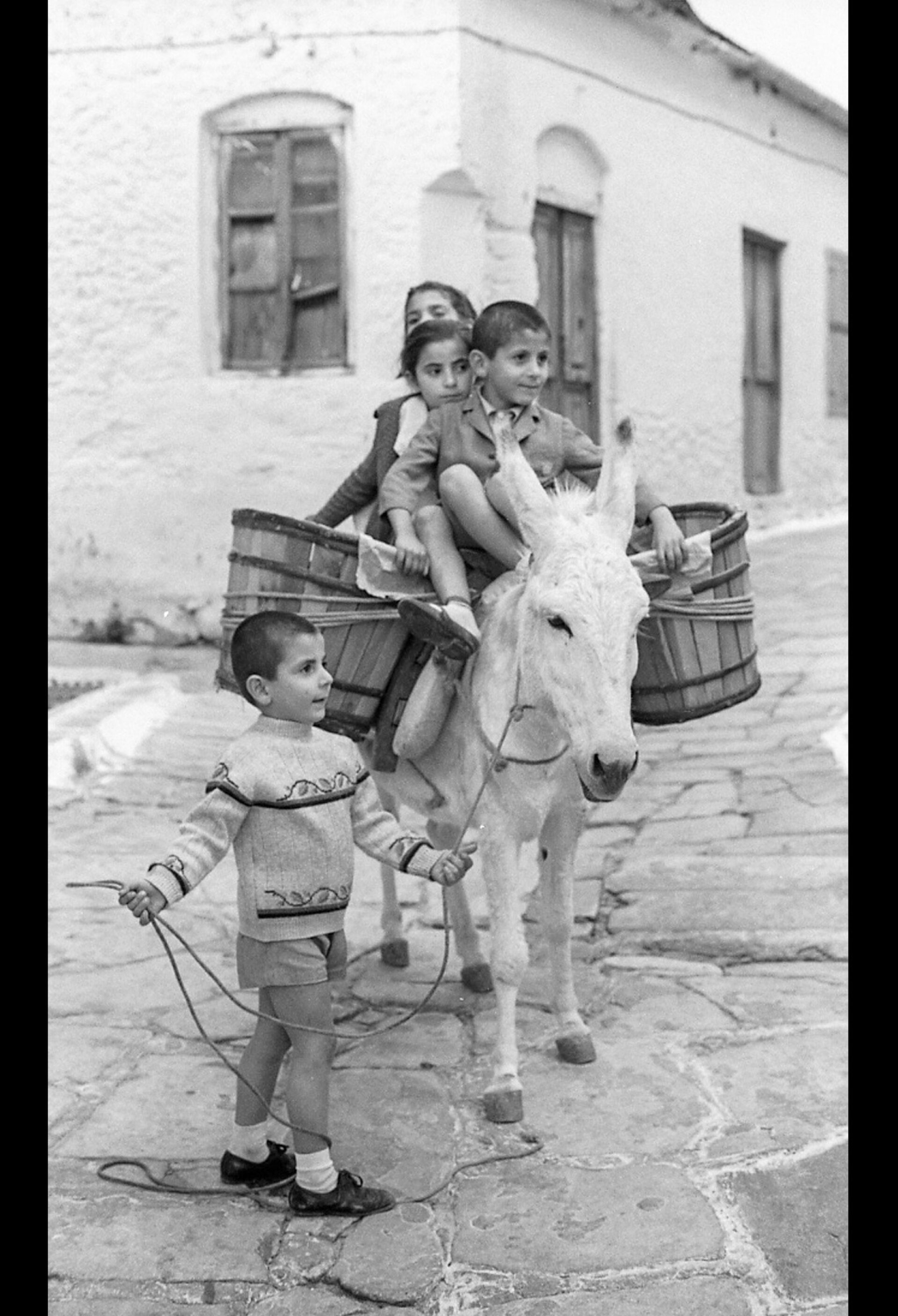 Νάξος, Απείρανθος, δεκαετία 1970. Η οικογένεια Παραβά