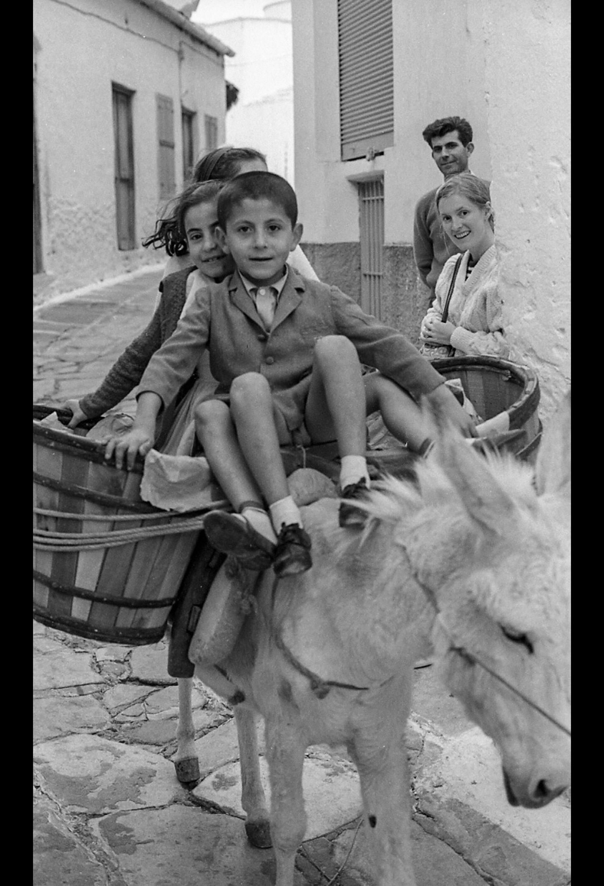 Νάξος, Απείρανθος, δεκαετία 1970. Η οικογένεια Παραβά