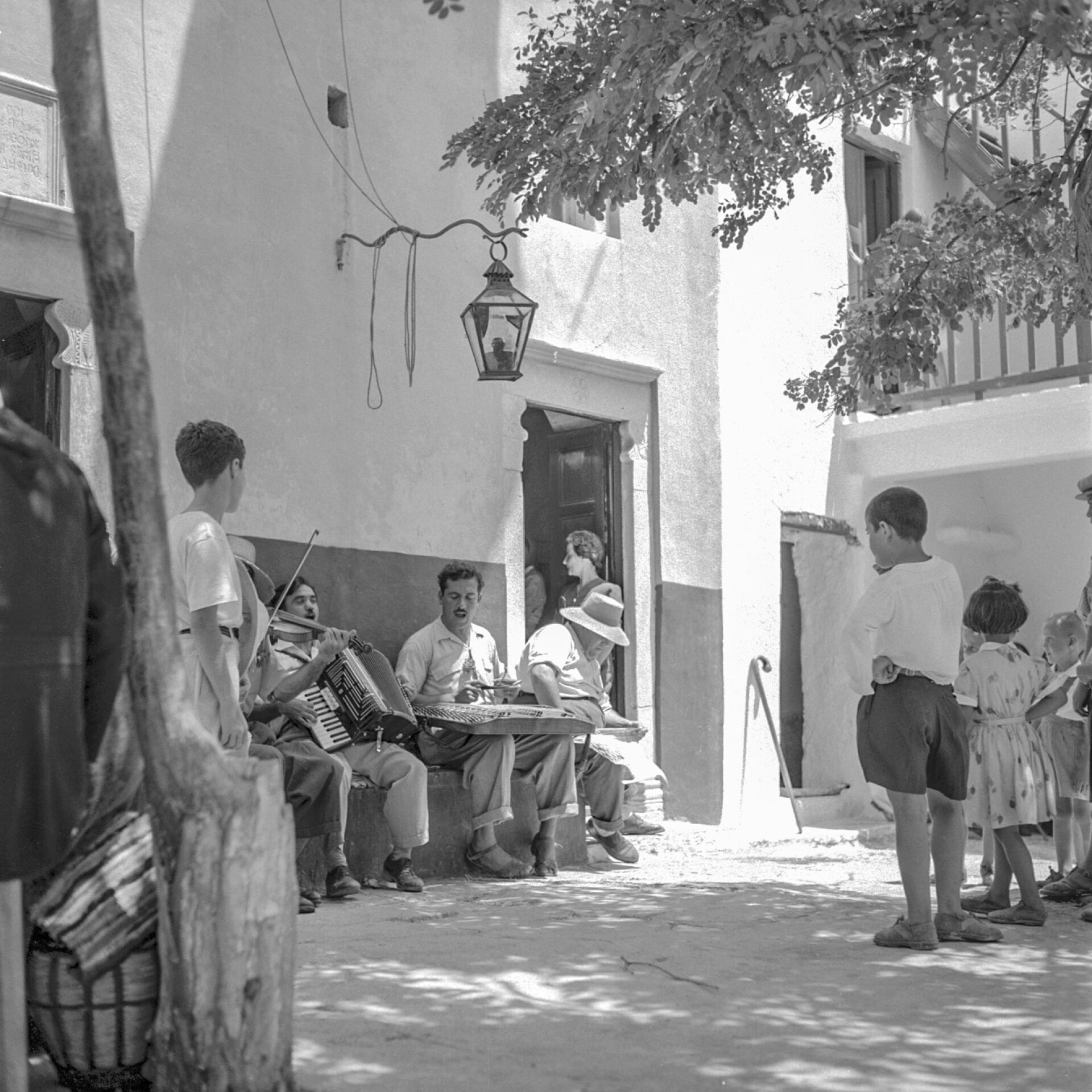 Μύκονος 1955. Πανηγύρι Αγίου Παντελεήμονα και βάφτιση