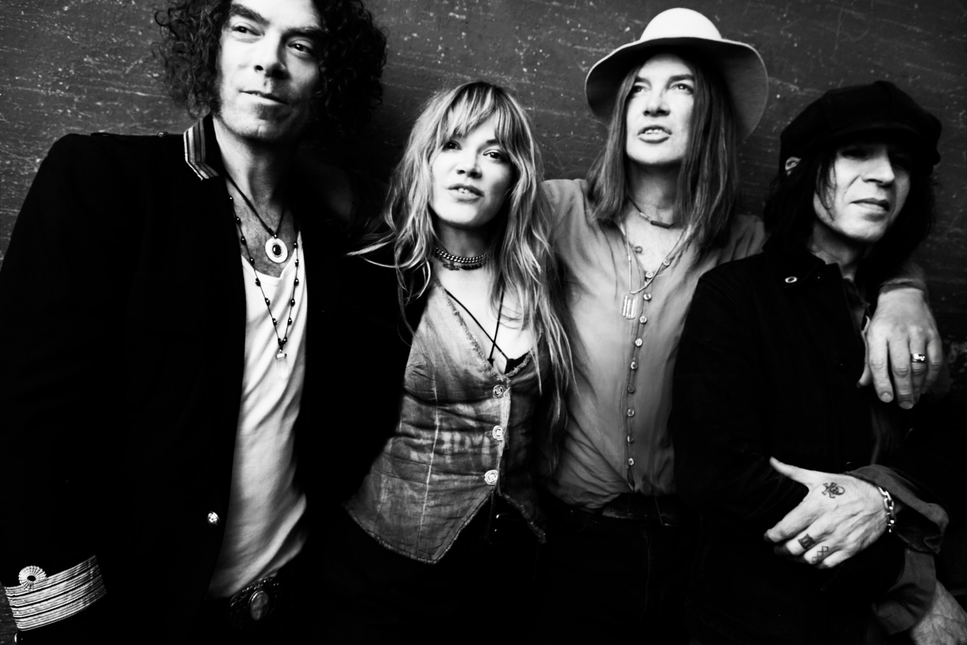 The Dandy Warhols: Συνέντευξη με τον τραγουδιστή της μπάντας, Courtney Taylor-Taylor, πριν τις συναυλίες τους στην Ελλάδα.