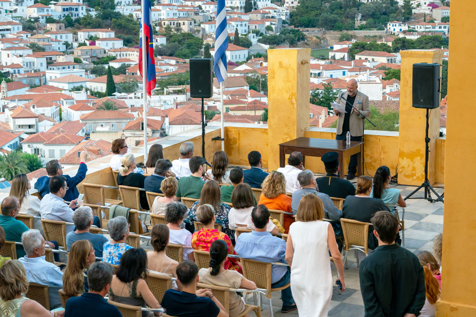 O Δρ. Άγγελος Βλάχος