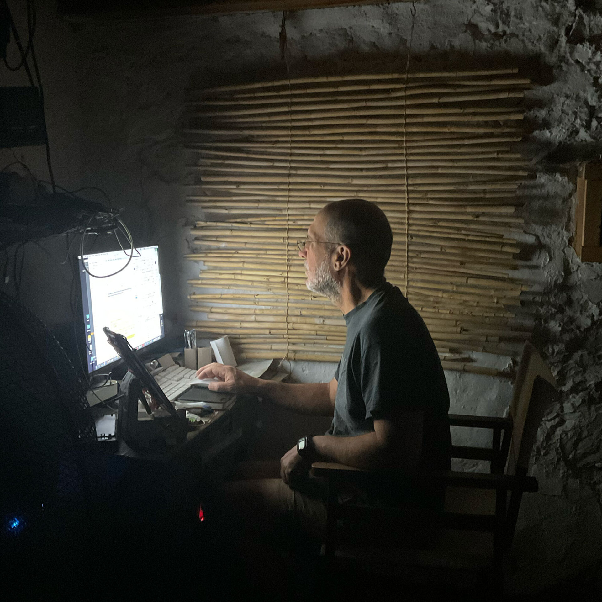 Η Νόρα και η Στέλλα στο παράθυρο: Ένα ebook του Μανώλη Ζαχαριουδάκη σαν meta-κόμικ