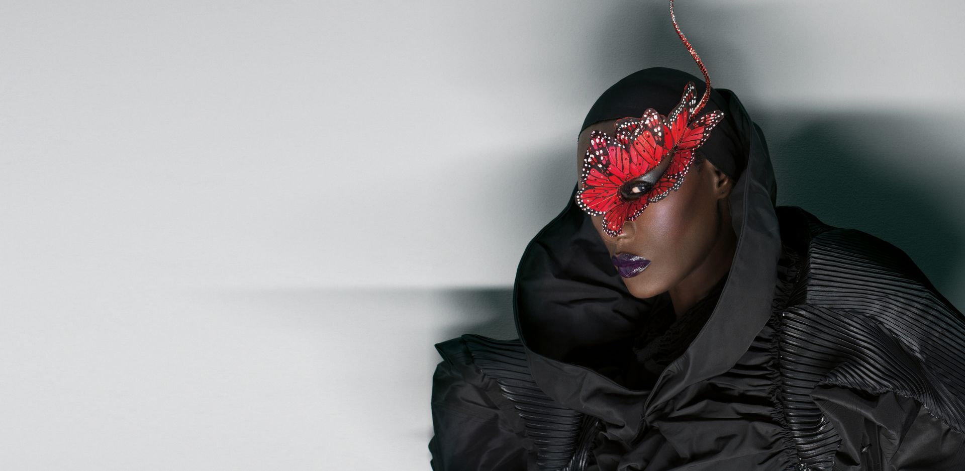 Γκρέις Τζόουνς: Ένα τοτέμ της μόδας και της μουσικής έρχεται στην Ελλάδα