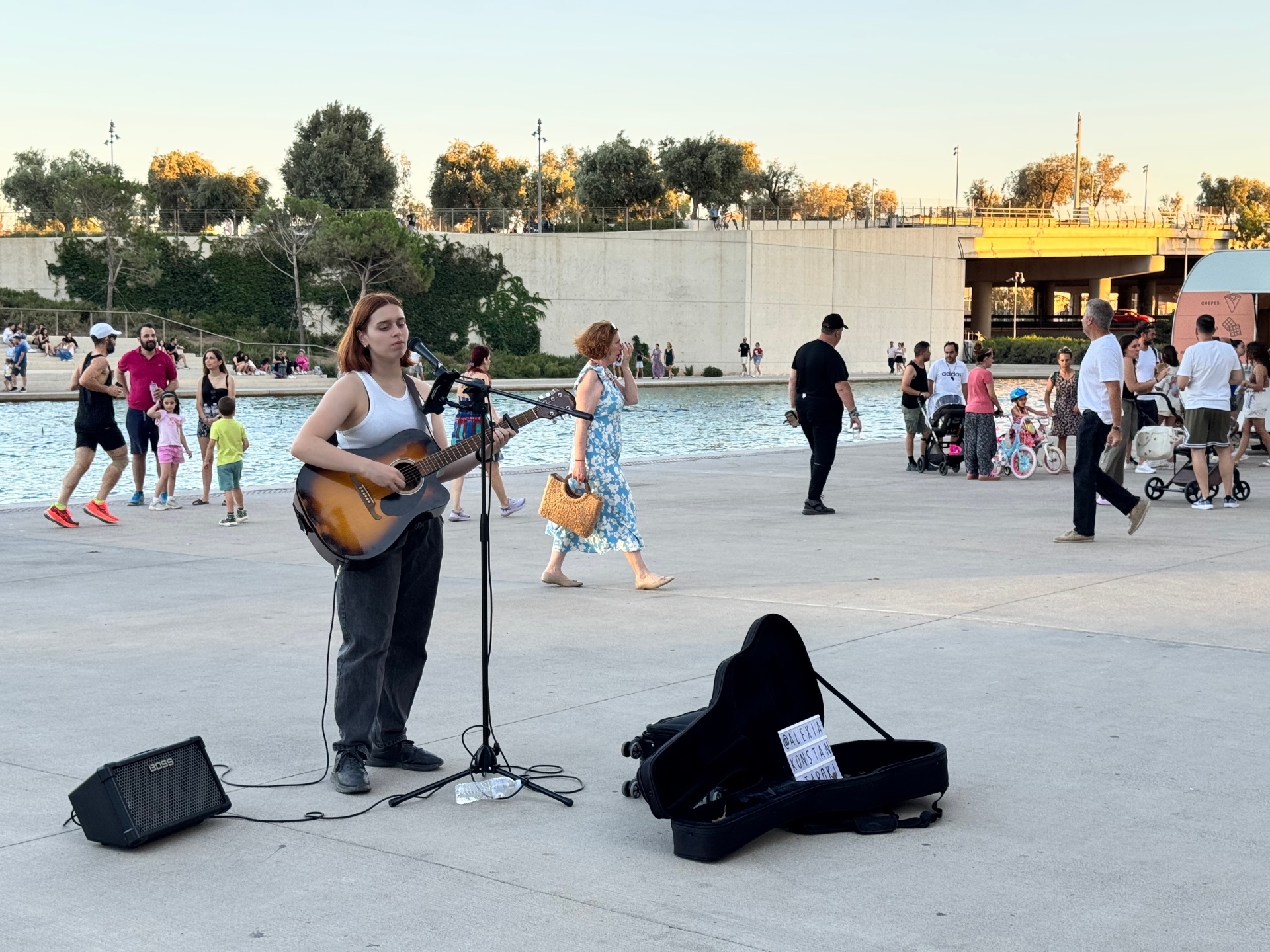 Οι μουσικοί του δρόμου που φτιάχνουν το soundtrack της Αθήνας