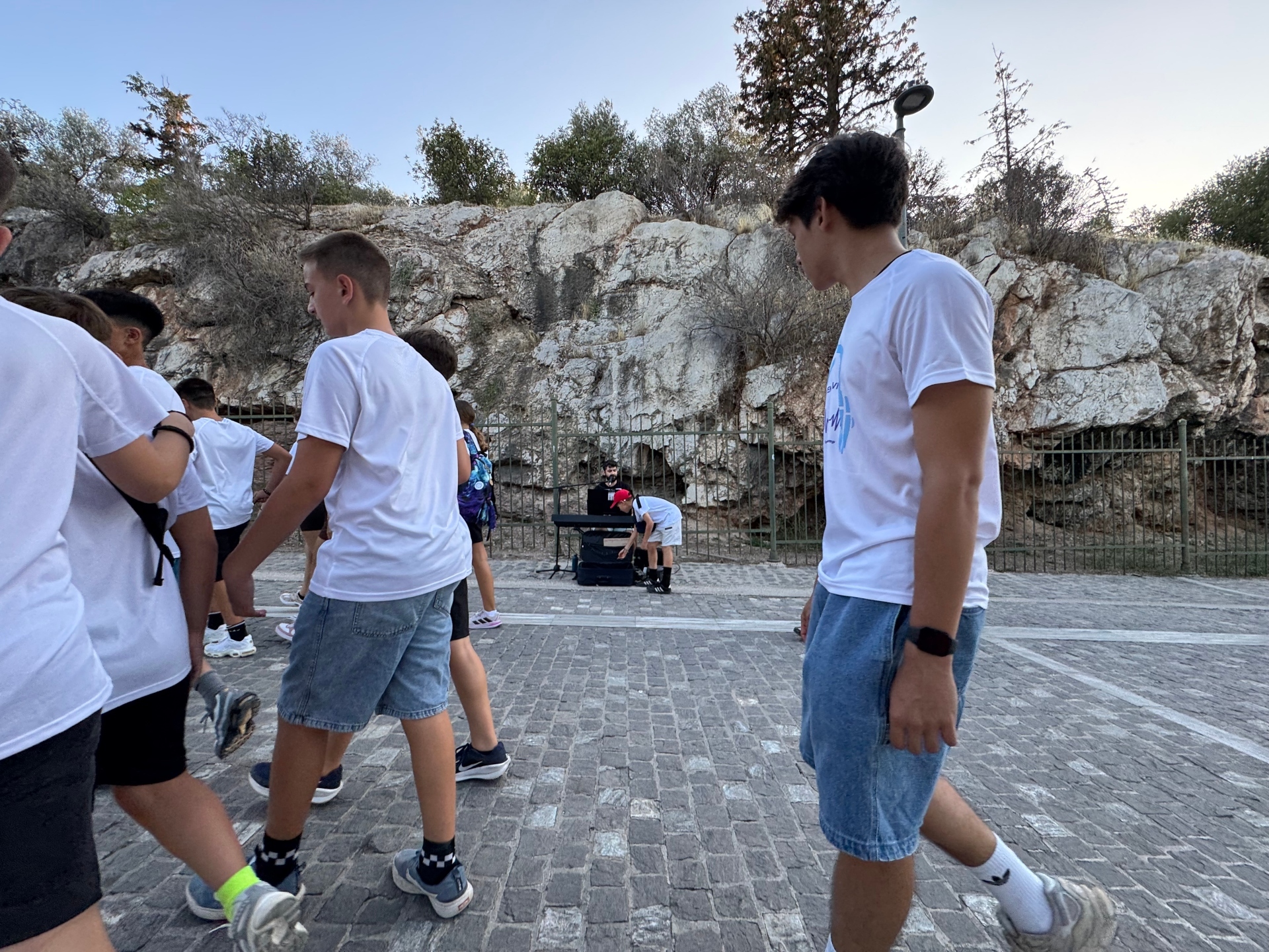 Οι μουσικοί του δρόμου που φτιάχνουν το soundtrack της Αθήνας