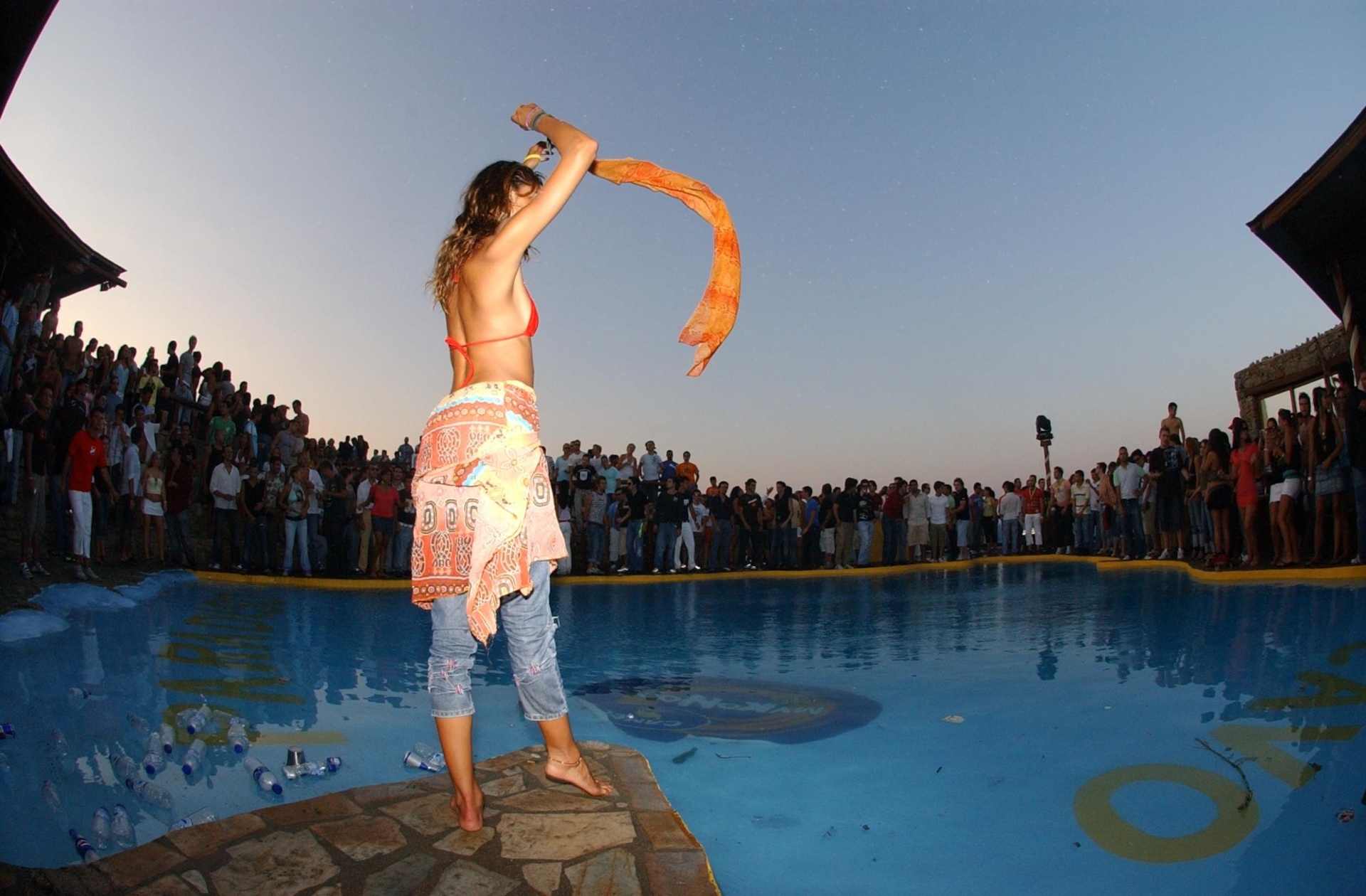 Cavo Paradiso: Το ντοκιμαντέρ του Αντώνη Θεοχάρη Κιούκα για το παγκοσμίως φημισμένο club της Μυκόνου και τα 30 χρόνια ιστορίας του - Τι λέει ο σκηνοθέτης και οι δημιουργοί του