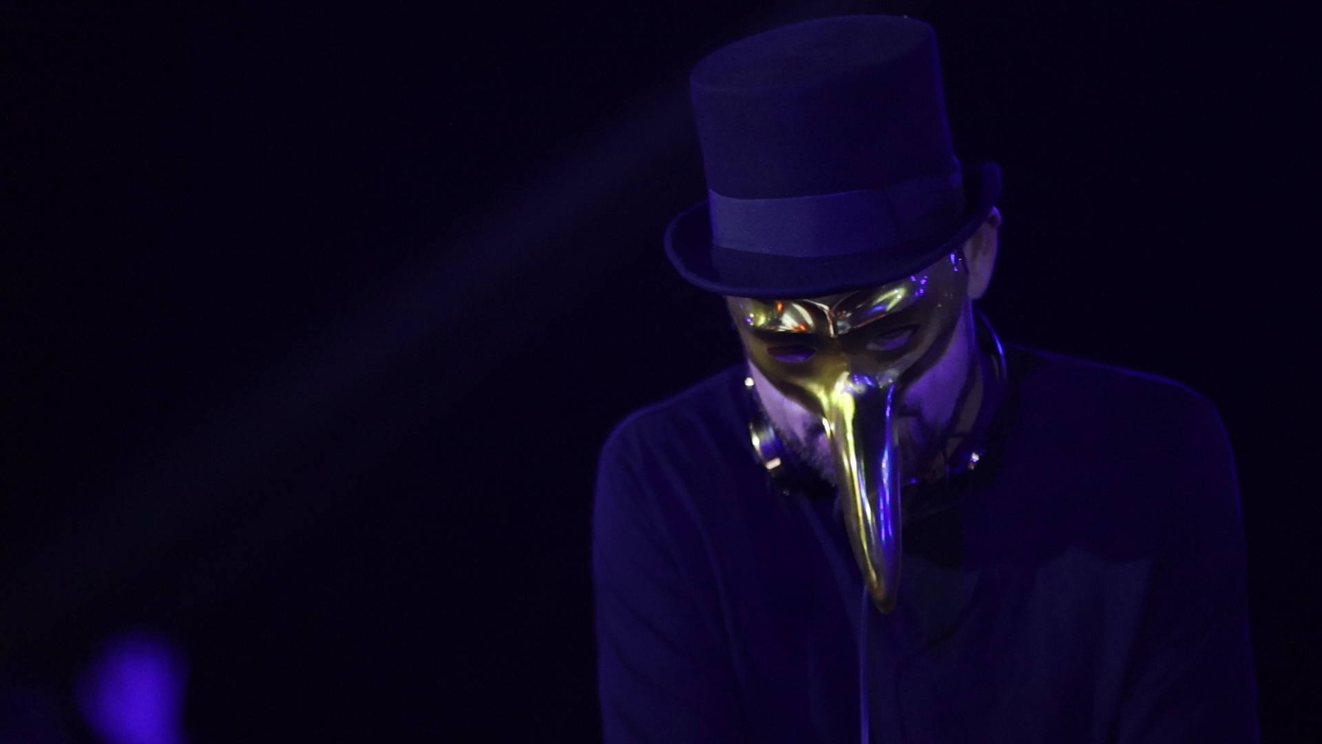 Cavo Paradiso: 15 super star DJs γράφουν στην Athens Voice για το club της Μυκόνου με αφορμή το ντοκιμαντέρ του Αντώνη Θεοχάρη Κιούκα