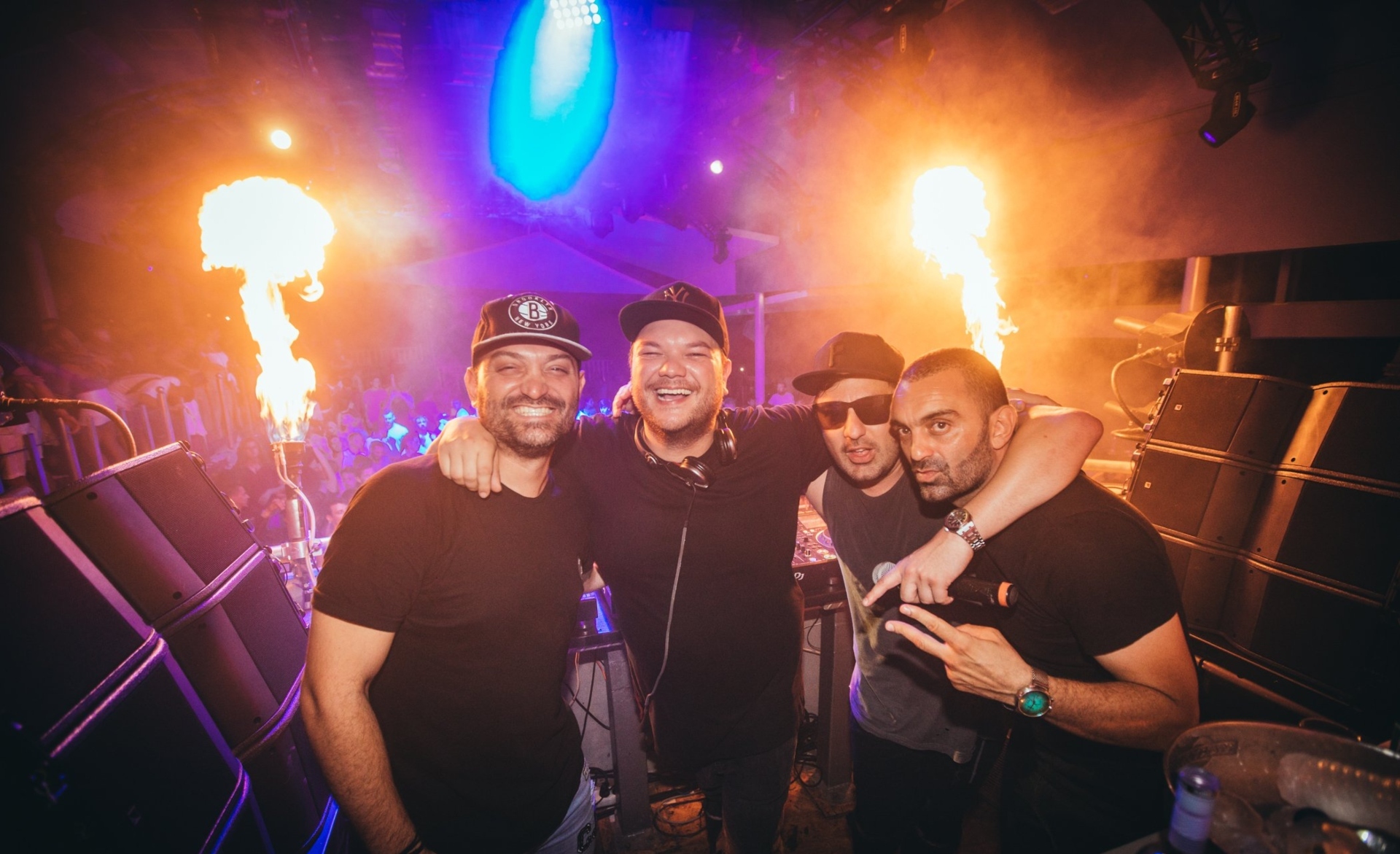 Cavo Paradiso: 15 super star DJs γράφουν στην Athens Voice για το club της Μυκόνου με αφορμή το ντοκιμαντέρ του Αντώνη Θεοχάρη Κιούκα