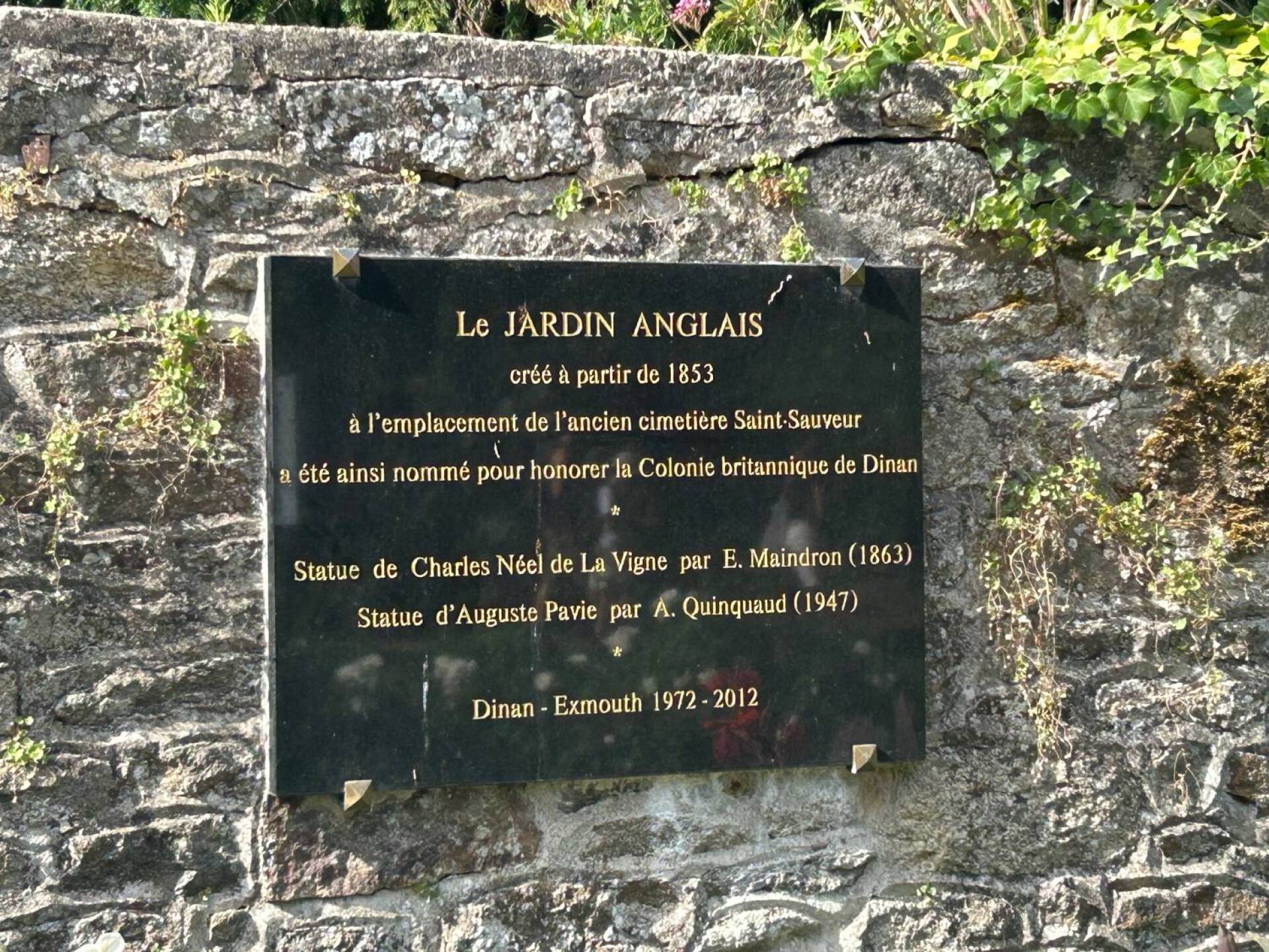 Στη μεσαιωνική πόλη του Ντινάν