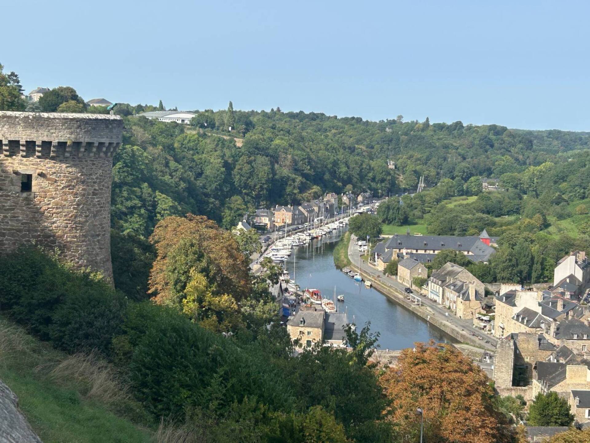 Στη μεσαιωνική πόλη του Ντινάν