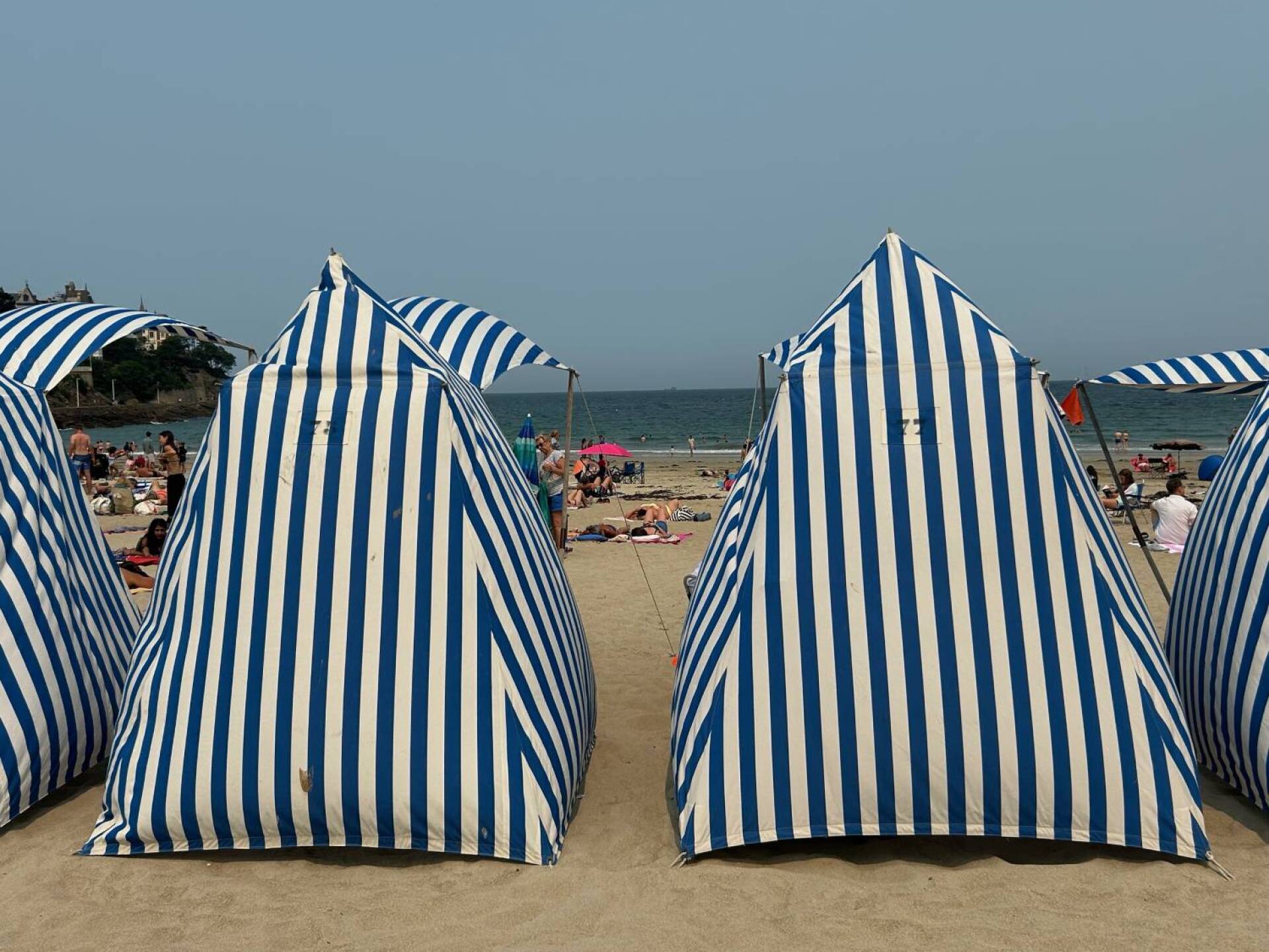 Η παραλία του Ντινάρ