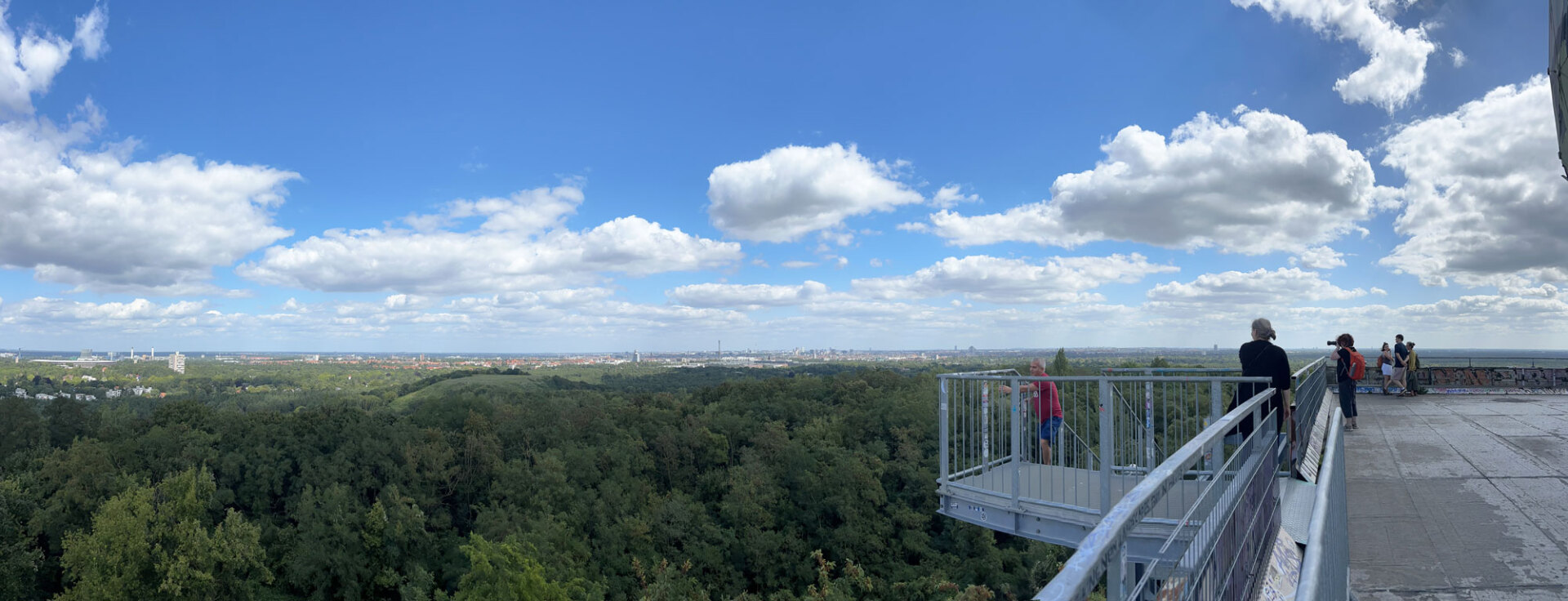 Η πανοραμική θέα του Βερολίνου από την κορυφή του Teufelsberg, του τεχνητού λόφου που φτιάχτηκε από τα ερείπια του πολέμου