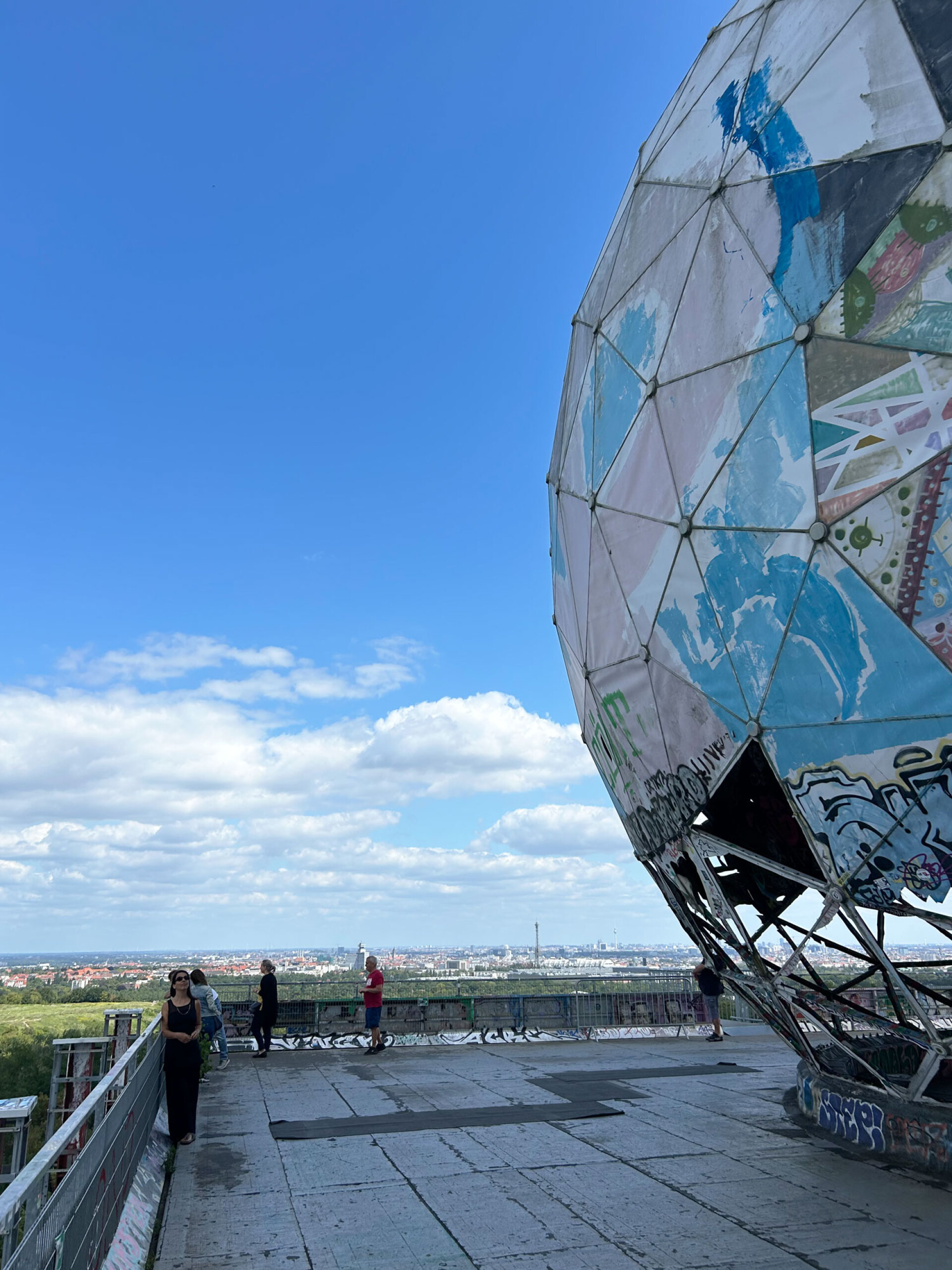 Οι εγκαταλελειμμένοι και με street art θόλοι