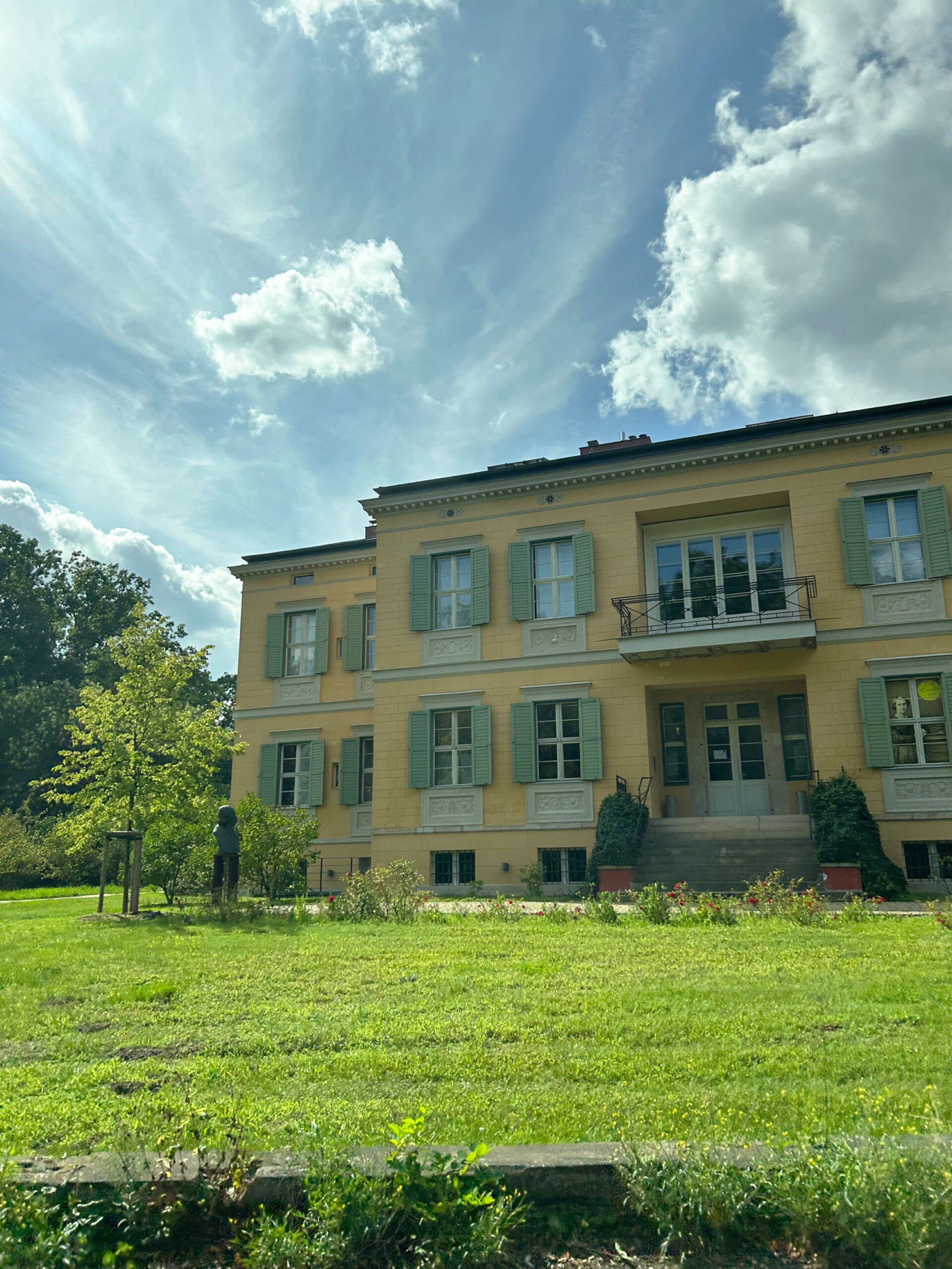 Ένα από τα νεοκλασικά κτίρια στους κήπους του Πότσνταμ