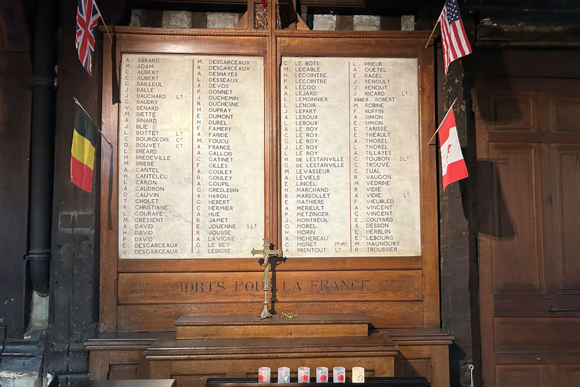 Στο δίκλιτο, ξύλινο ναό της Αγίας Αικατερίνης | Πεσόντες για τη Γαλλία