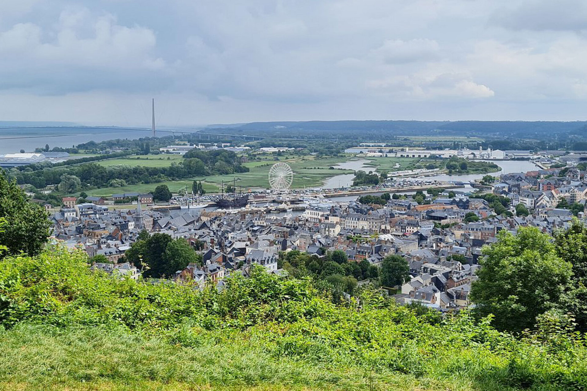Θέα από τους λόφους του Ονφλέρ