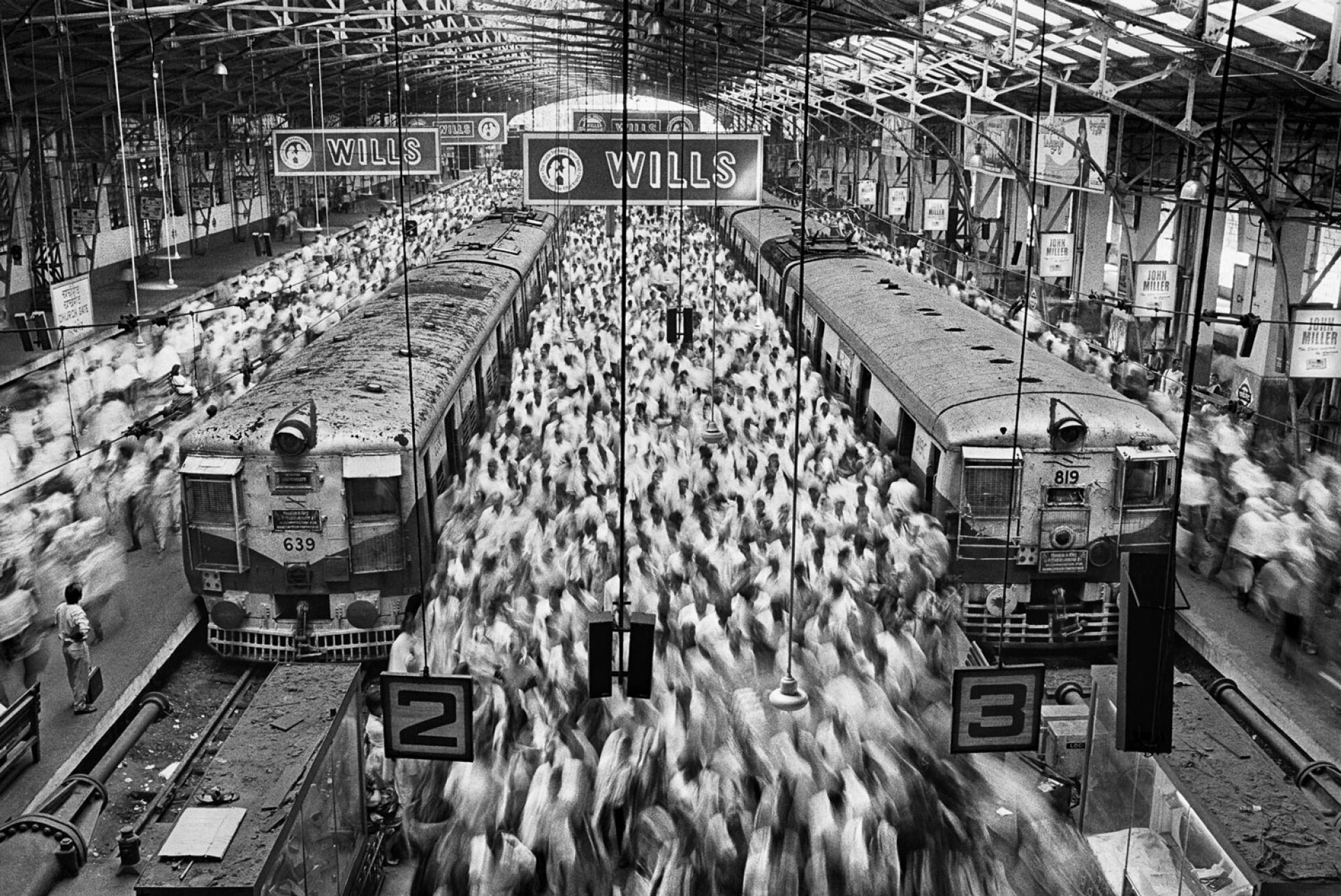 Σταθμός Church Gate. Βομβάη, Ινδία, Μεταναστεύσεις, 1995