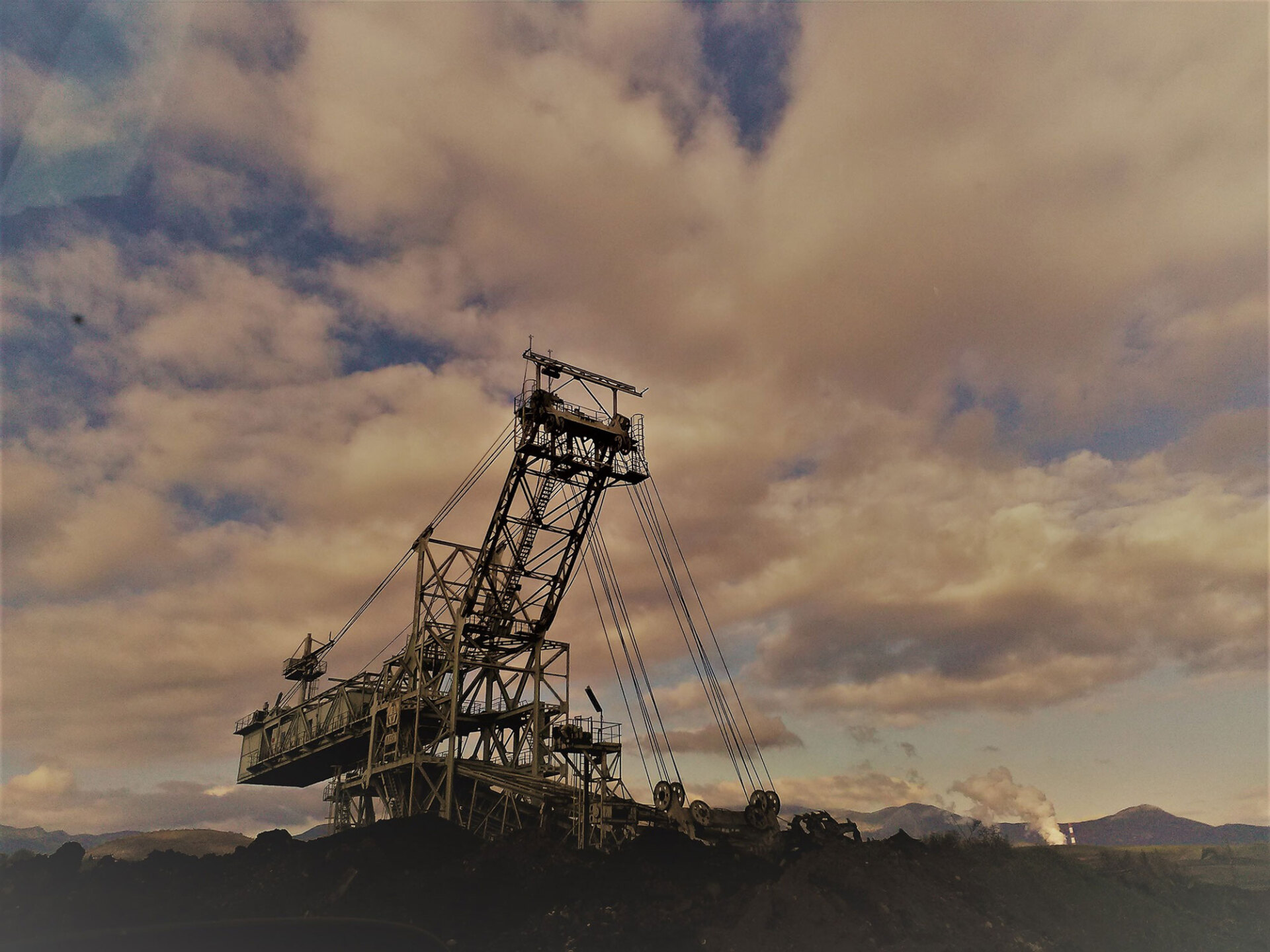 Ο Μελαγχολικός Εργάτης, μια σπουδαία έρευνα του Άρη Ασπρούλη για το βίωμα των μεγάλων αλλαγών