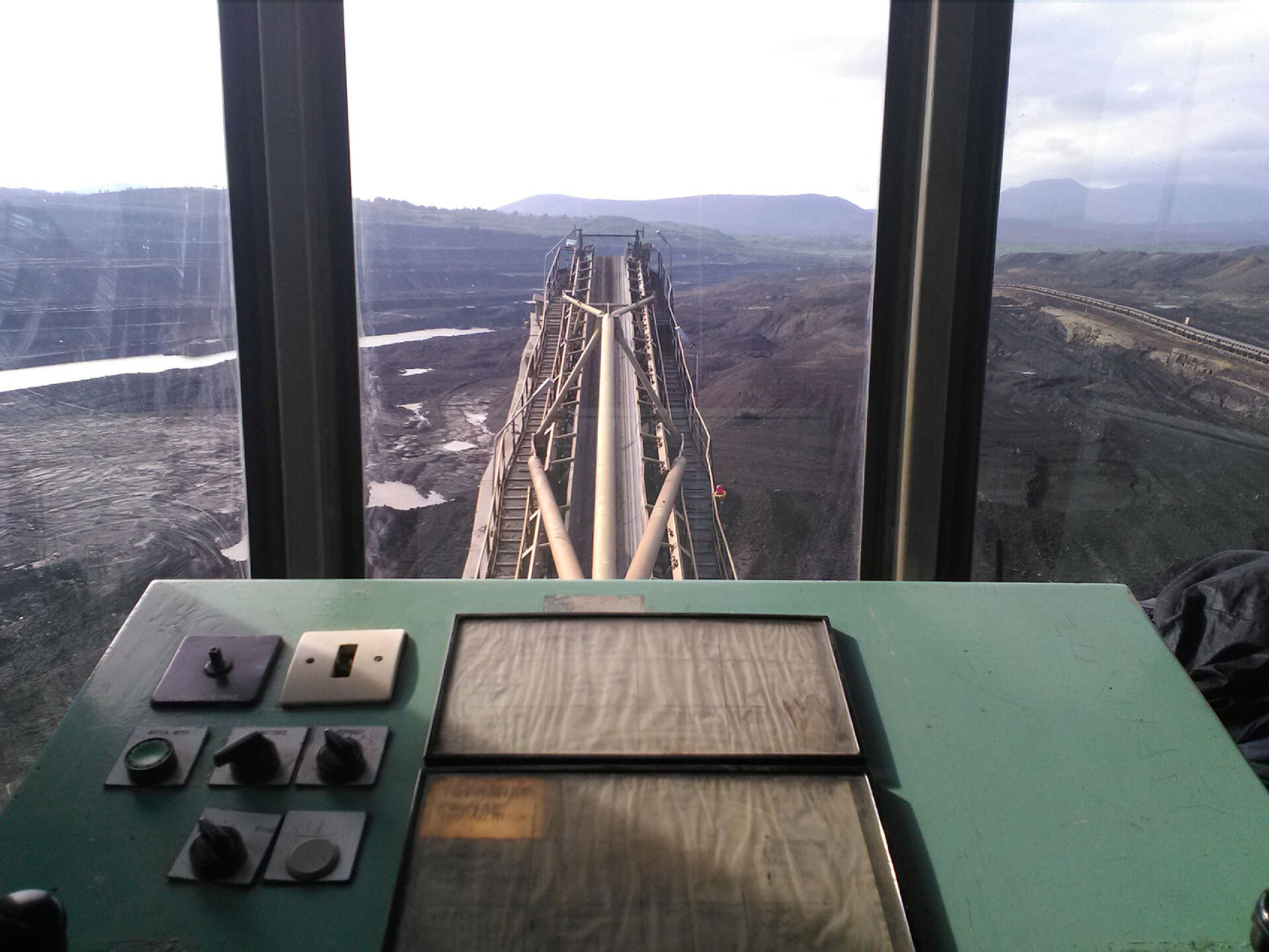 Ο Μελαγχολικός Εργάτης, μια σπουδαία έρευνα του Άρη Ασπρούλη για το βίωμα των μεγάλων αλλαγών