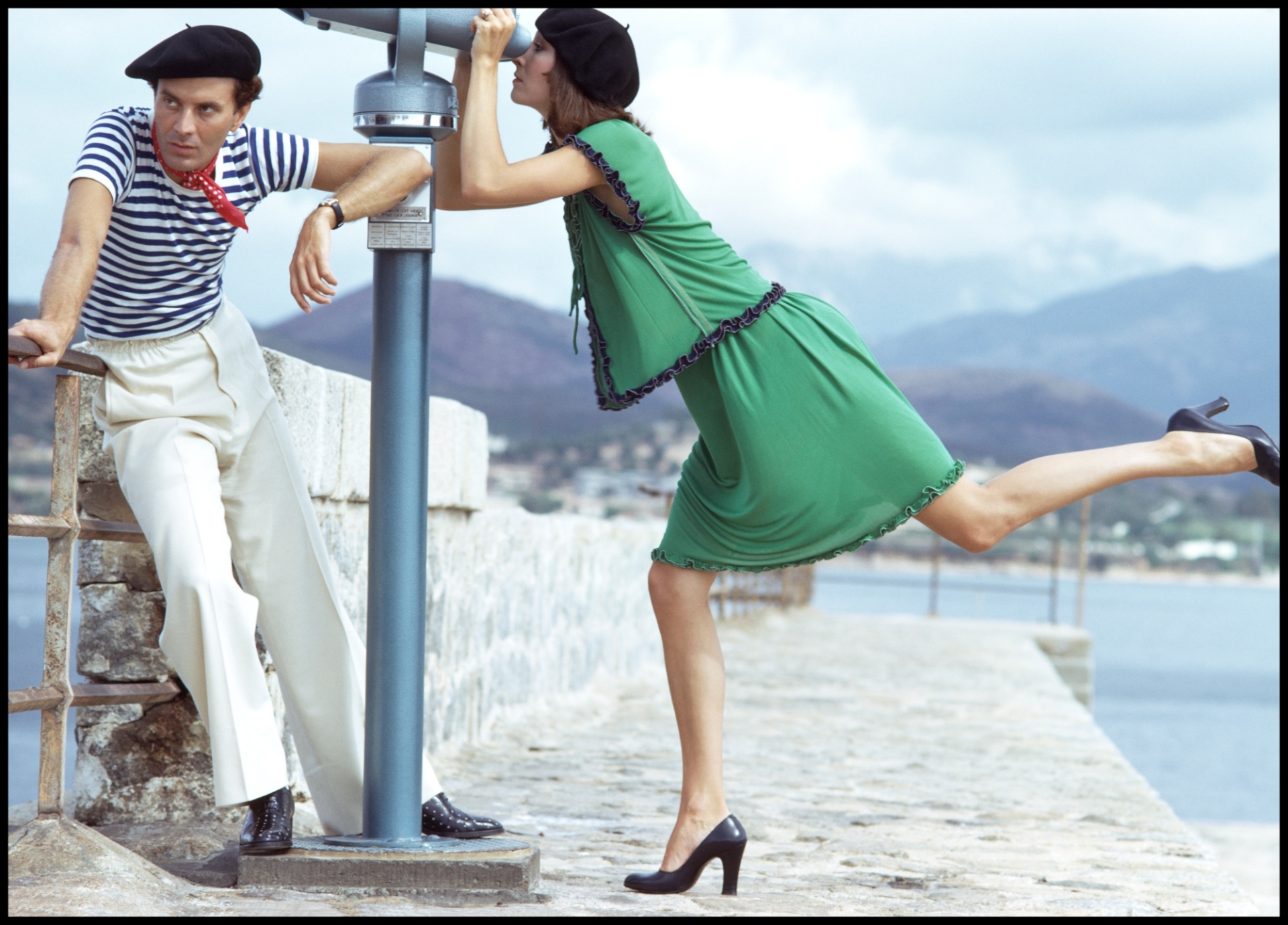 Αντζέλικα Χούστον και Μανόλο Μπλάνικ © Ντέιβιντ Μπείλι