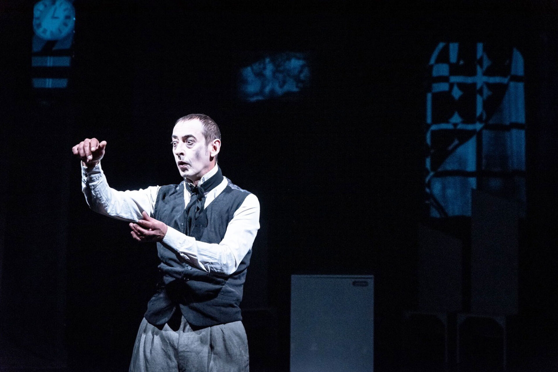 «Nomsferatu», θέατρο 104