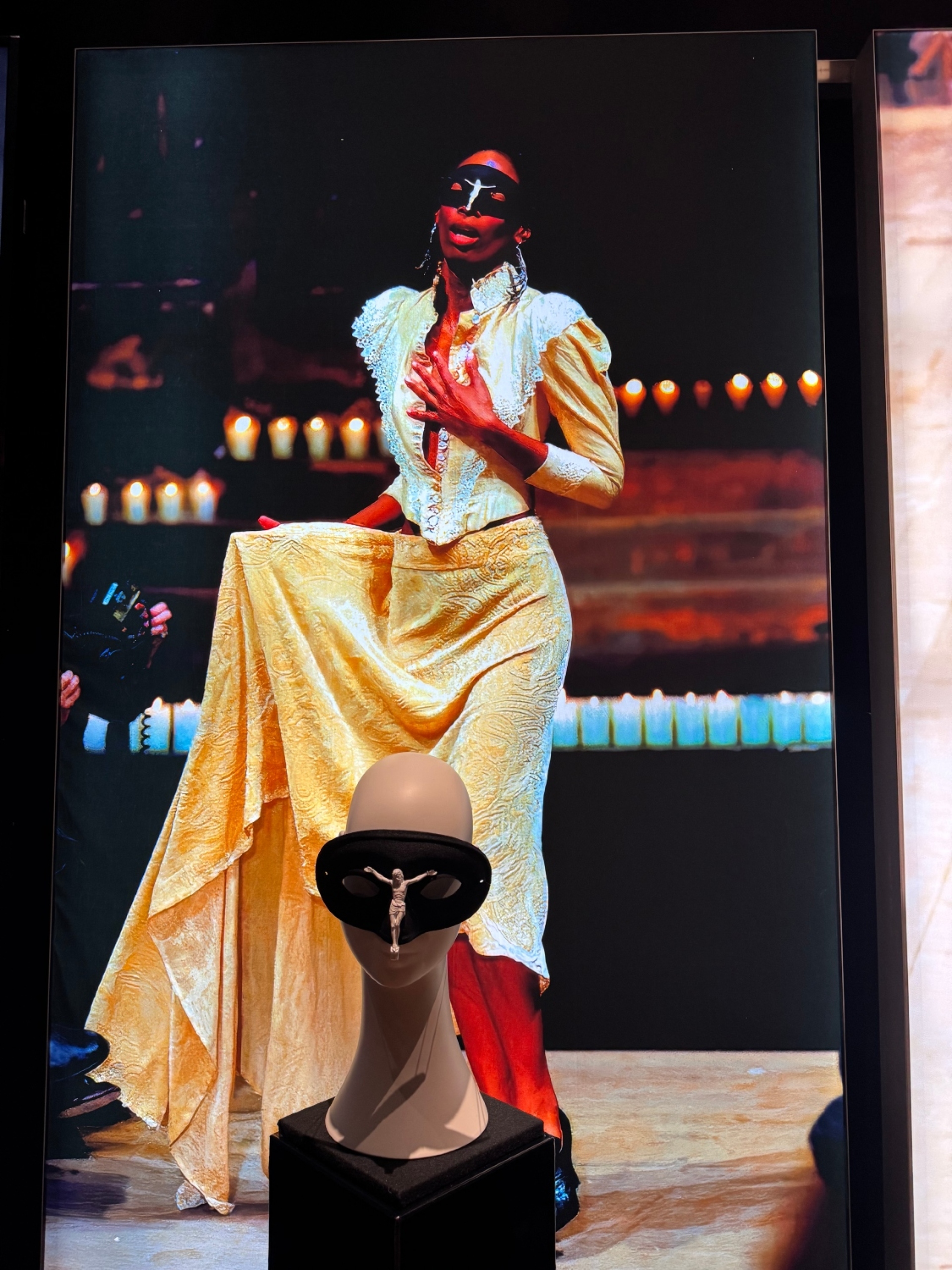 Δημιουργία ΜακΚουίν σε πασαρέλα FW 1996