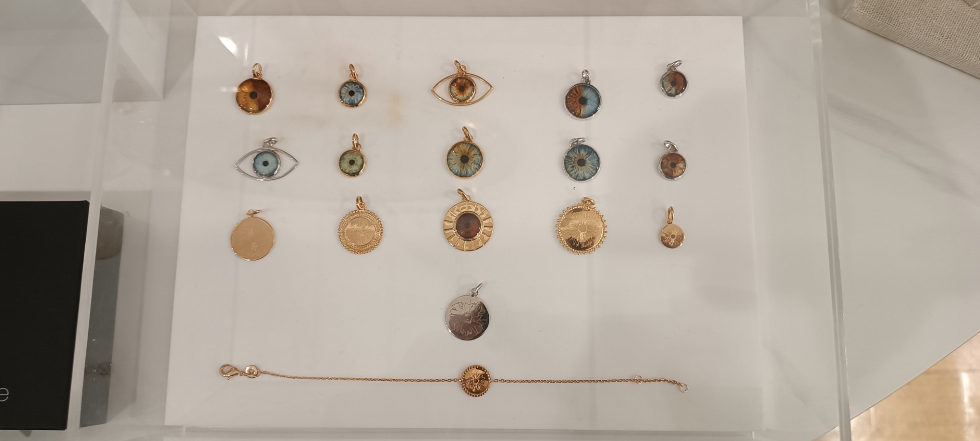 IrisGalerie: Όταν τα μάτια μας μετατρέπονται σε έργα τέχνης