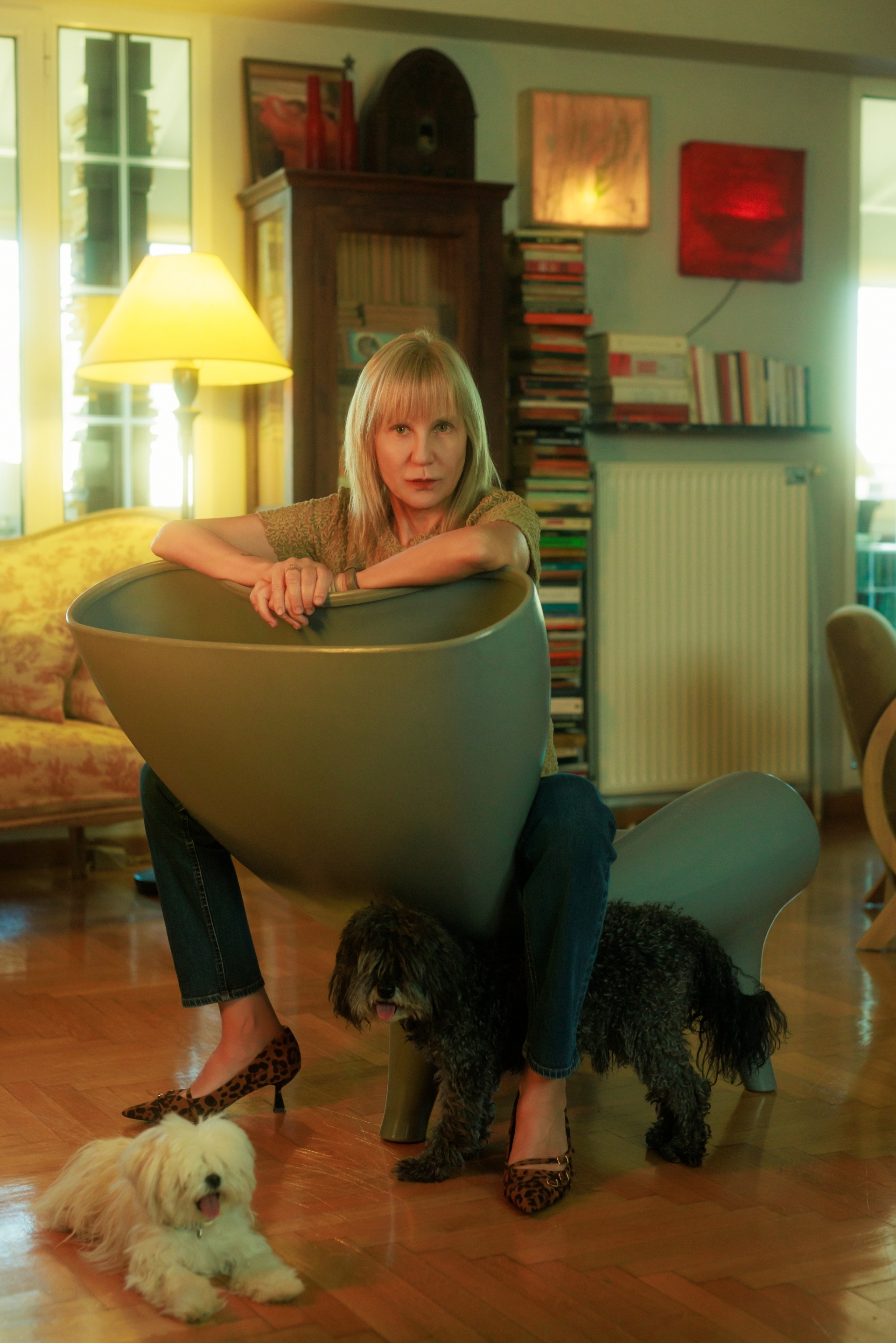 Σώτη Τριανταφύλλου: Συνέντευξη με τη συγγραφέα για το βιβλίο «Το Τυφλό Γουρούνι στη Δεύτερη οδό» (εκδόσεις Πατάκη), τη ζωή της και τον κόσμο.