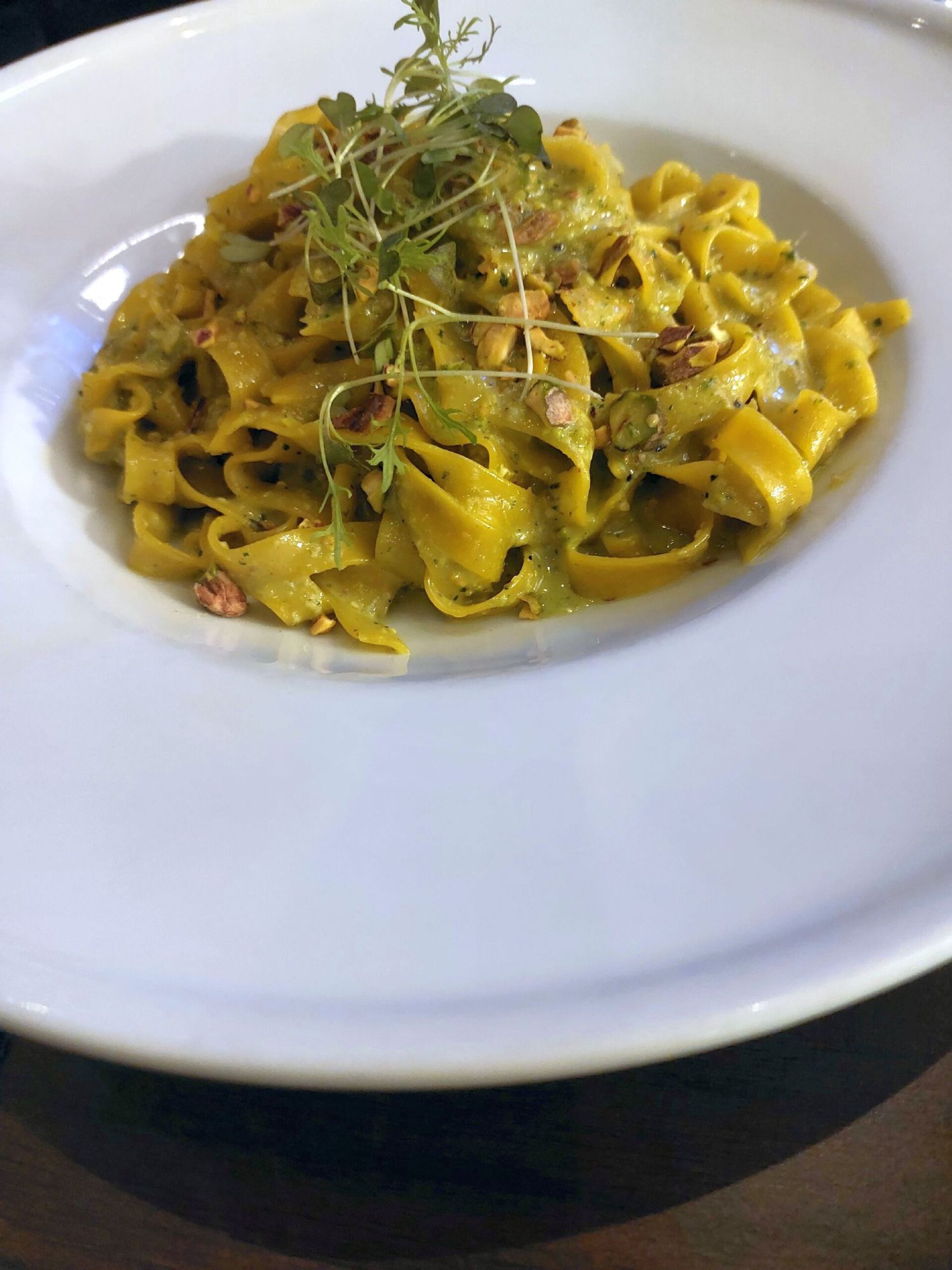 Caccio e Pepe με πέστο από φιστίκι Αιγίνης