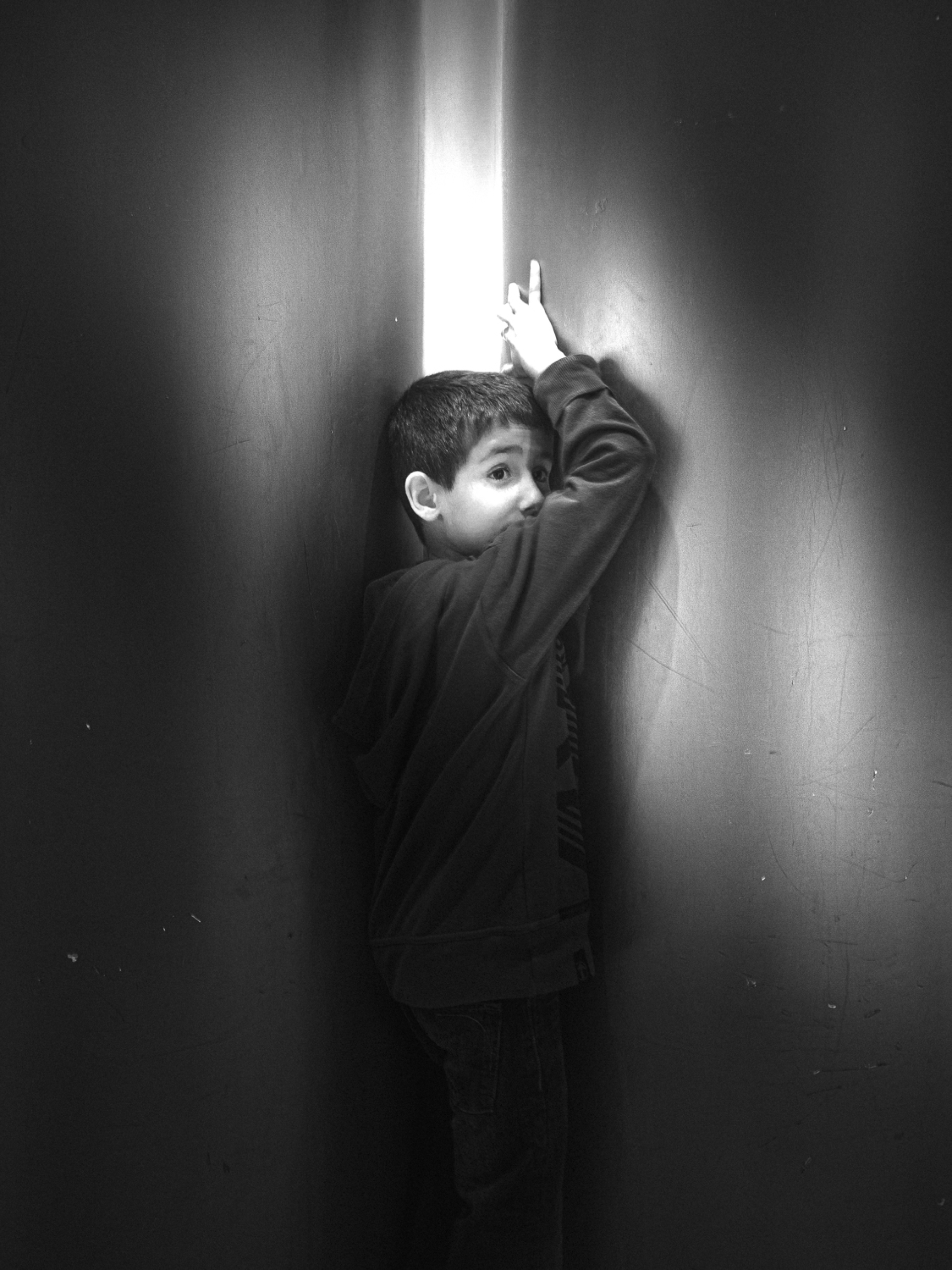 Το φωτογραφικό project «Elephant» του Δημήτρη Μυτά