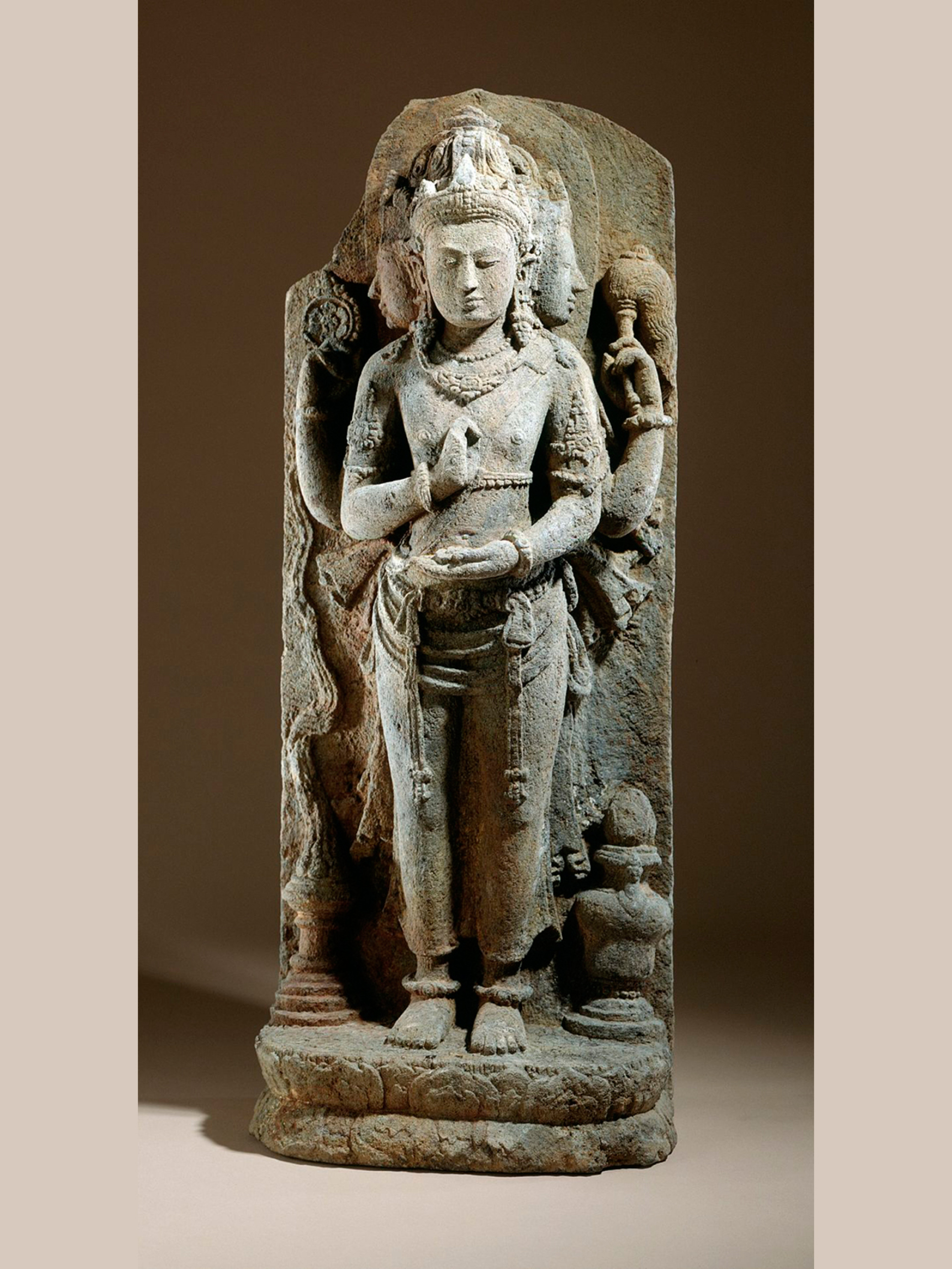 Σκαλιστή μορφή του Brahma, 9ος αιώνας. © Wikimedia Commons