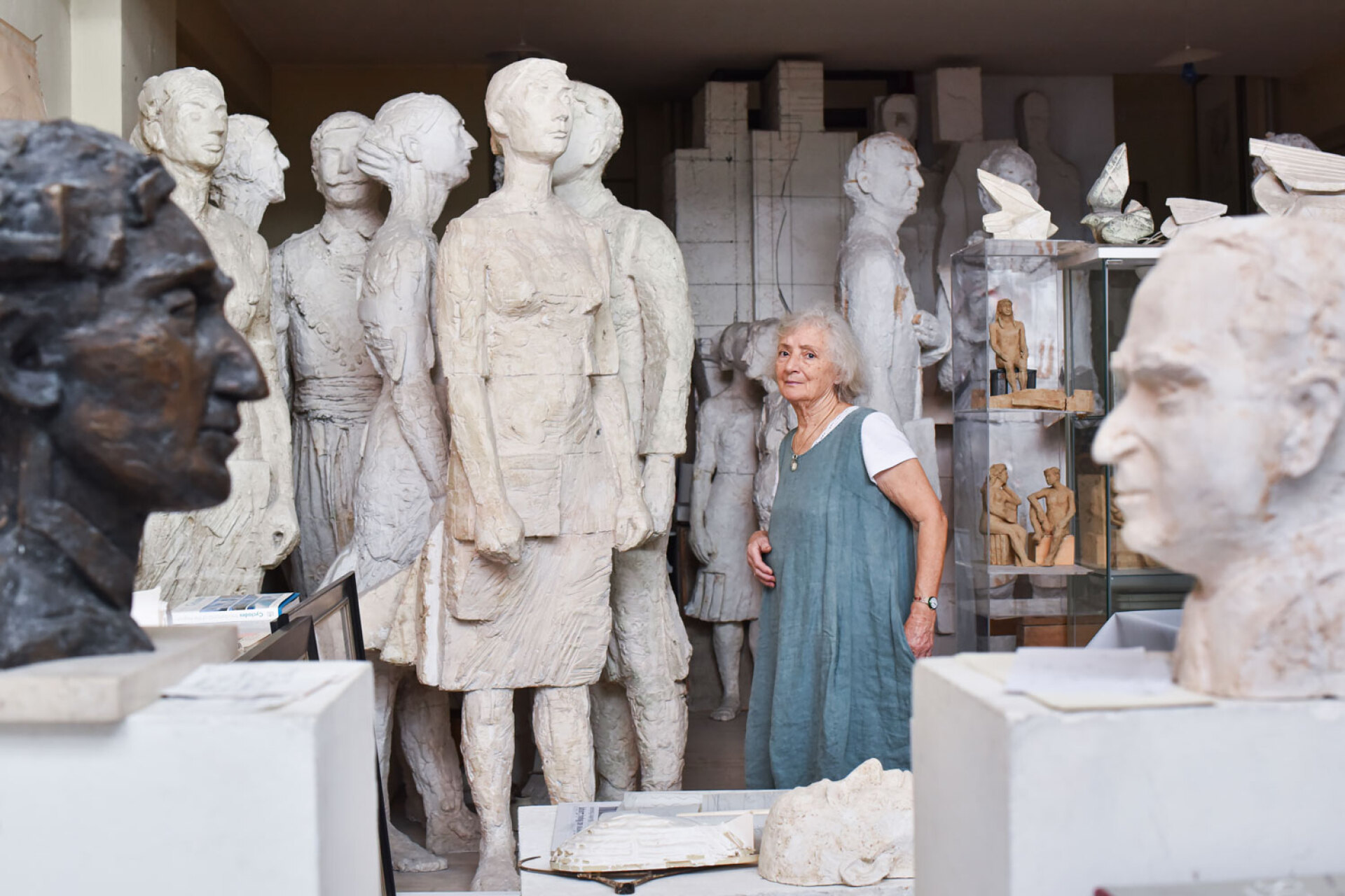 Ασπασία Παπαδοπεράκη, γλύπτρια, συγγραφέας και σκηνογράφος