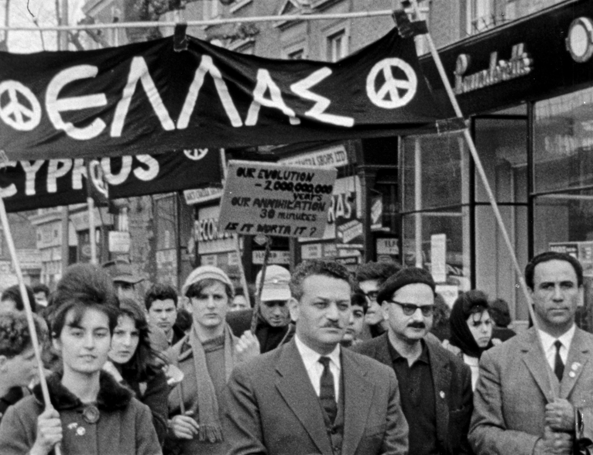 100 ώρες του Μάη των Δήμου Θέου και Φώτου Λαμπρινού, 1964. Στιγμιότυπο από την ταινία