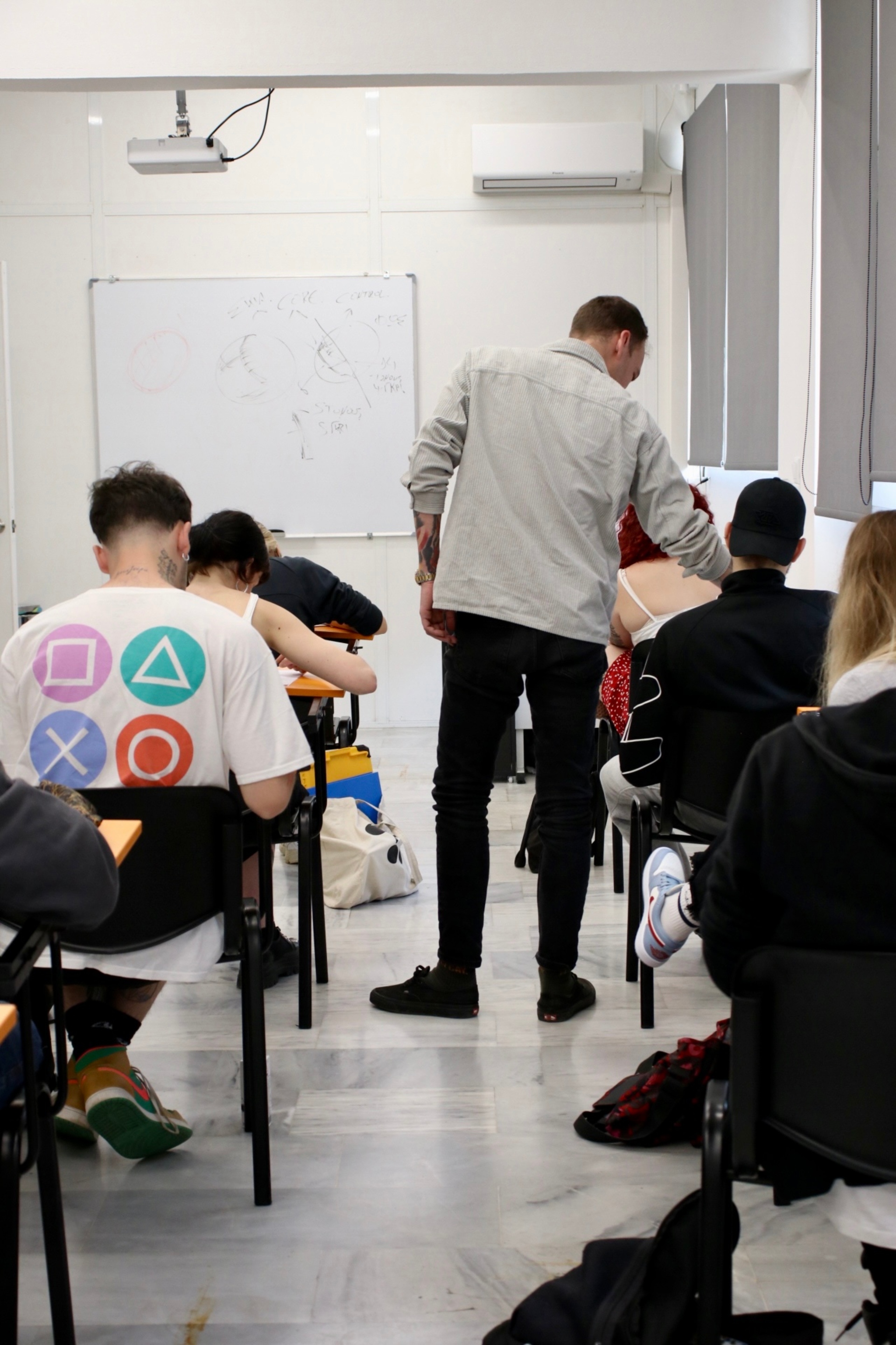 Polis Decay Art School: Ο Πάνος Γεωργούλιας μιλάει για τη σχολή εφαρμοσμένων τεχνών στην Αθήνα που συναντά τη street κουλτούρα