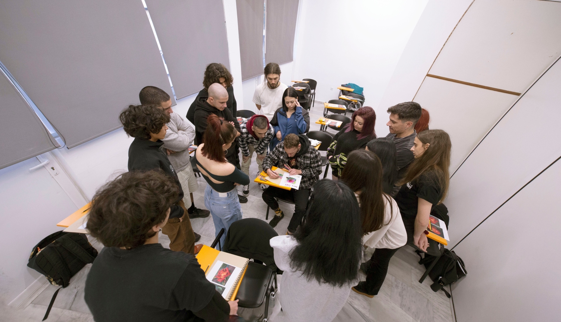 Polis Decay Art School: Ο Πάνος Γεωργούλιας μιλάει για τη σχολή εφαρμοσμένων τεχνών στην Αθήνα που συναντά τη street κουλτούρα