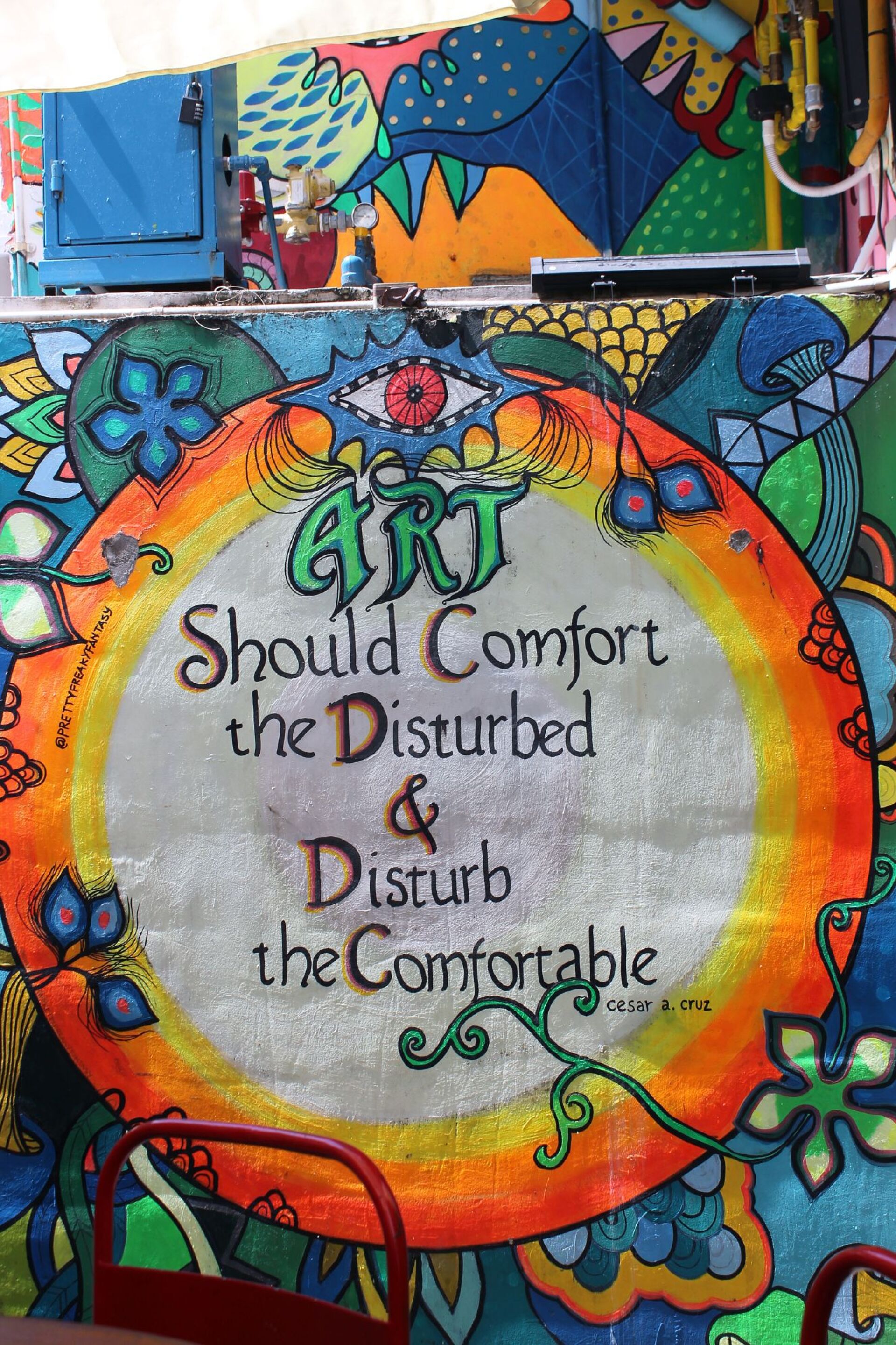 Χριστίνα Δράκου: Συνέντευξη με τη βραβευμένη φωτογράφο για την έκθεση που καταγράφει street art έργα σε όλο τον κόσμο.