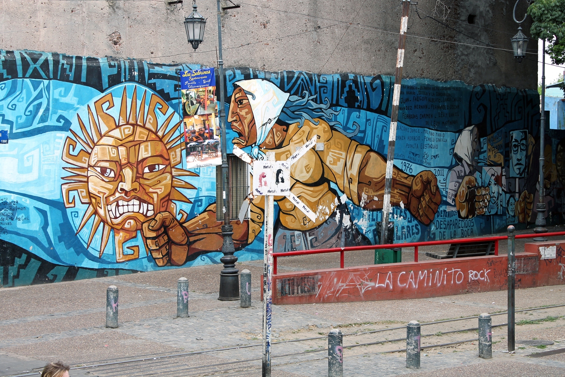 Χριστίνα Δράκου: Συνέντευξη με τη βραβευμένη φωτογράφο για την έκθεση που καταγράφει street art έργα σε όλο τον κόσμο.